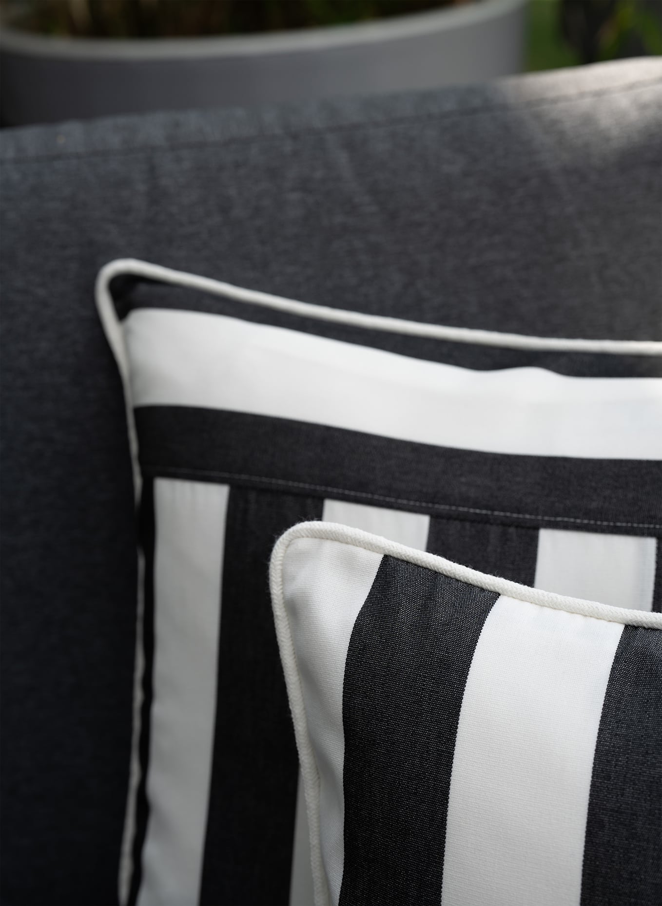 another mondaen Dekokissen WILLE OUTDOOR CLASSIC STREIFENKISSEN: DUNKELGRAU