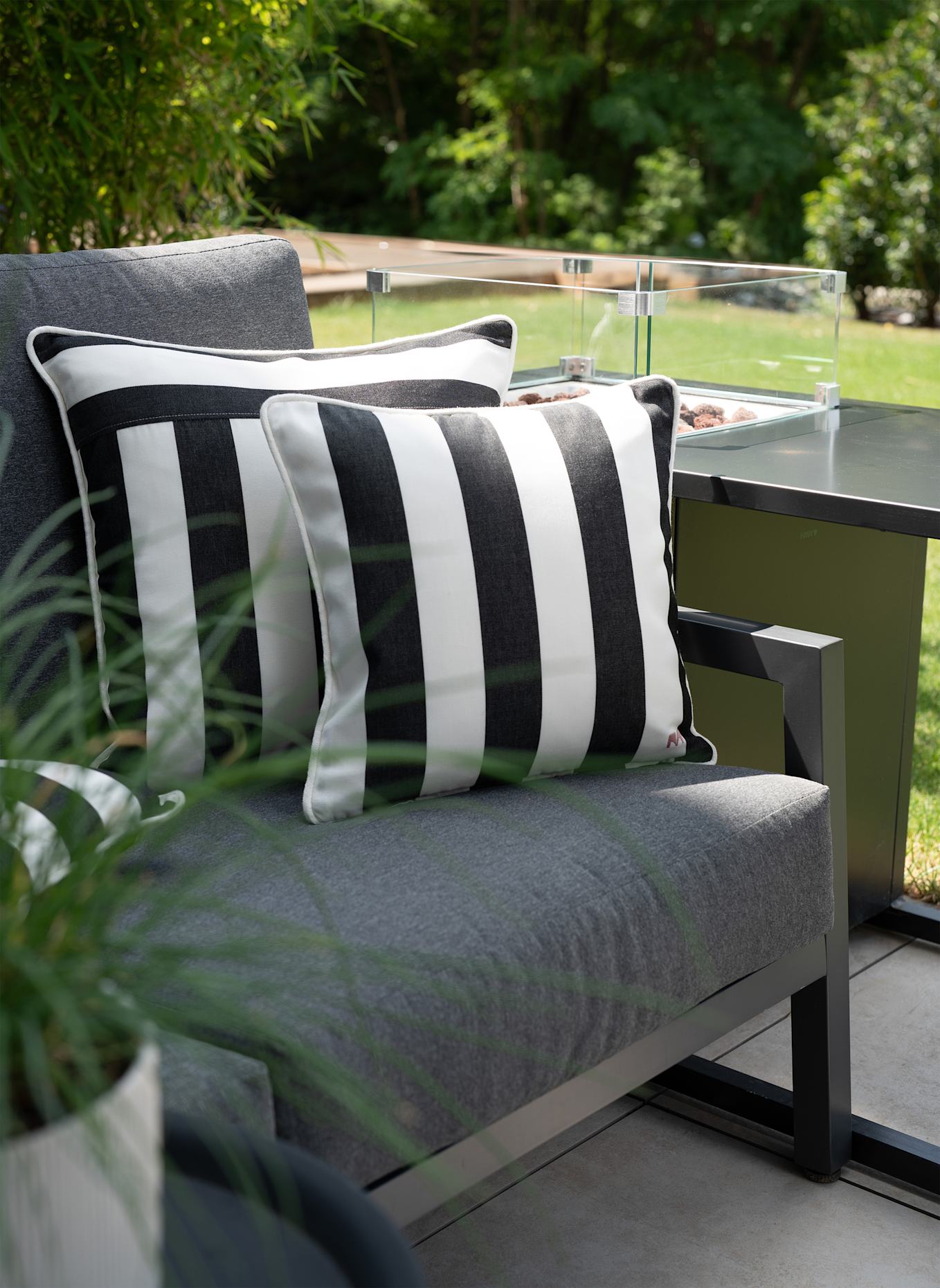another mondaen Dekokissen WILLE OUTDOOR CLASSIC STREIFENKISSEN: DUNKELGRAU