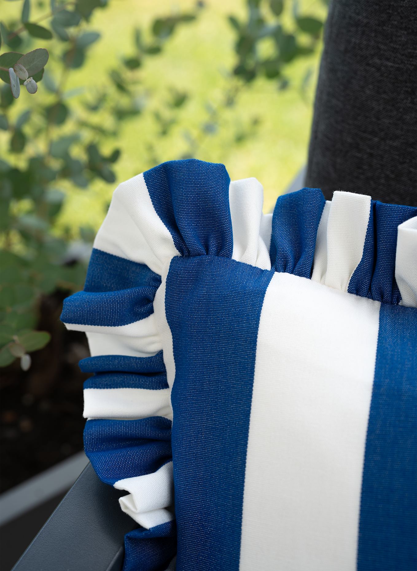 another mondaen Dekokissen ERICH OUTDOOR RÜSCHEN STREIFENKISSEN: BLAU