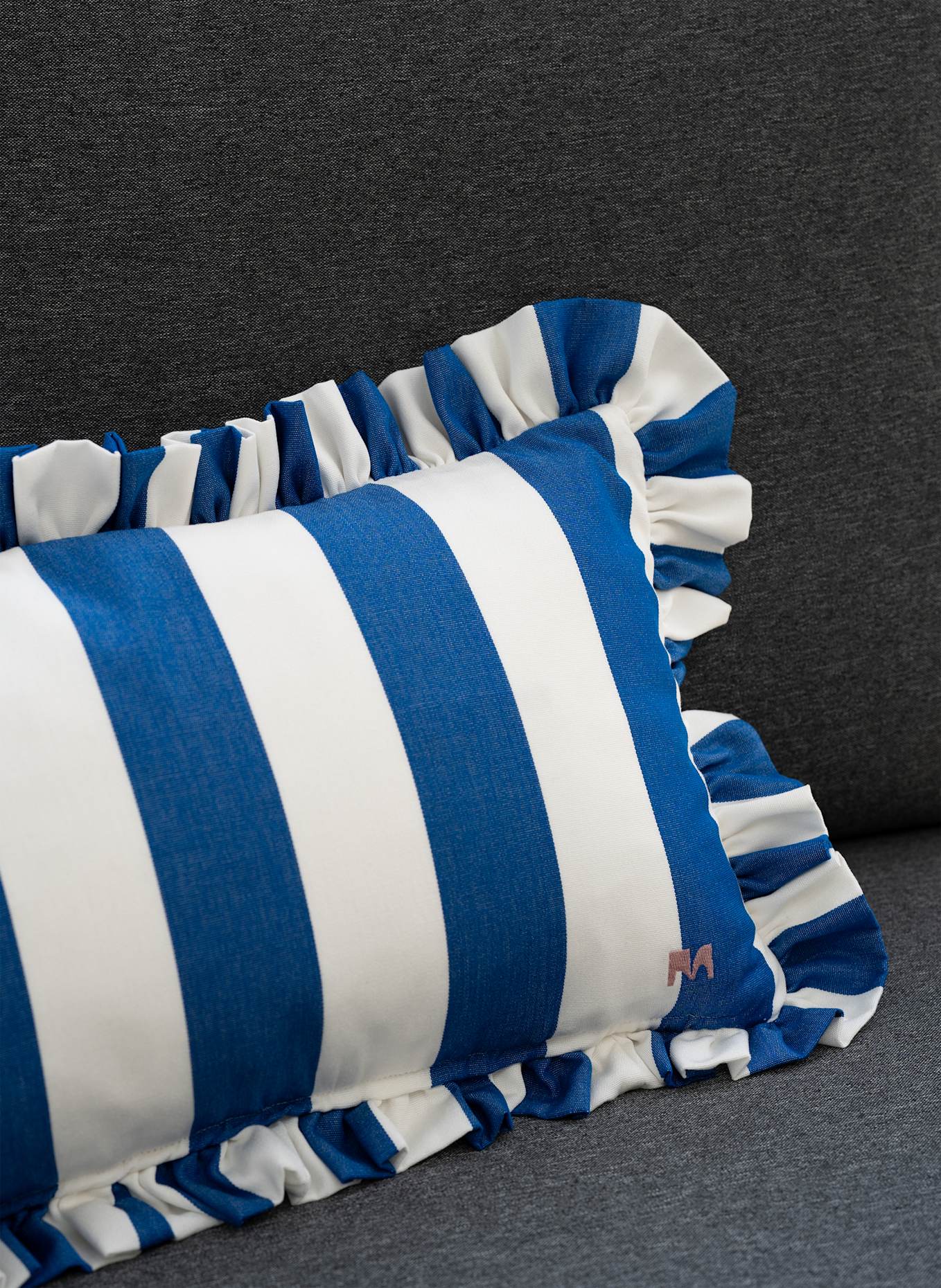 another mondaen Dekokissen ERICH OUTDOOR RÜSCHEN STREIFENKISSEN: BLAU