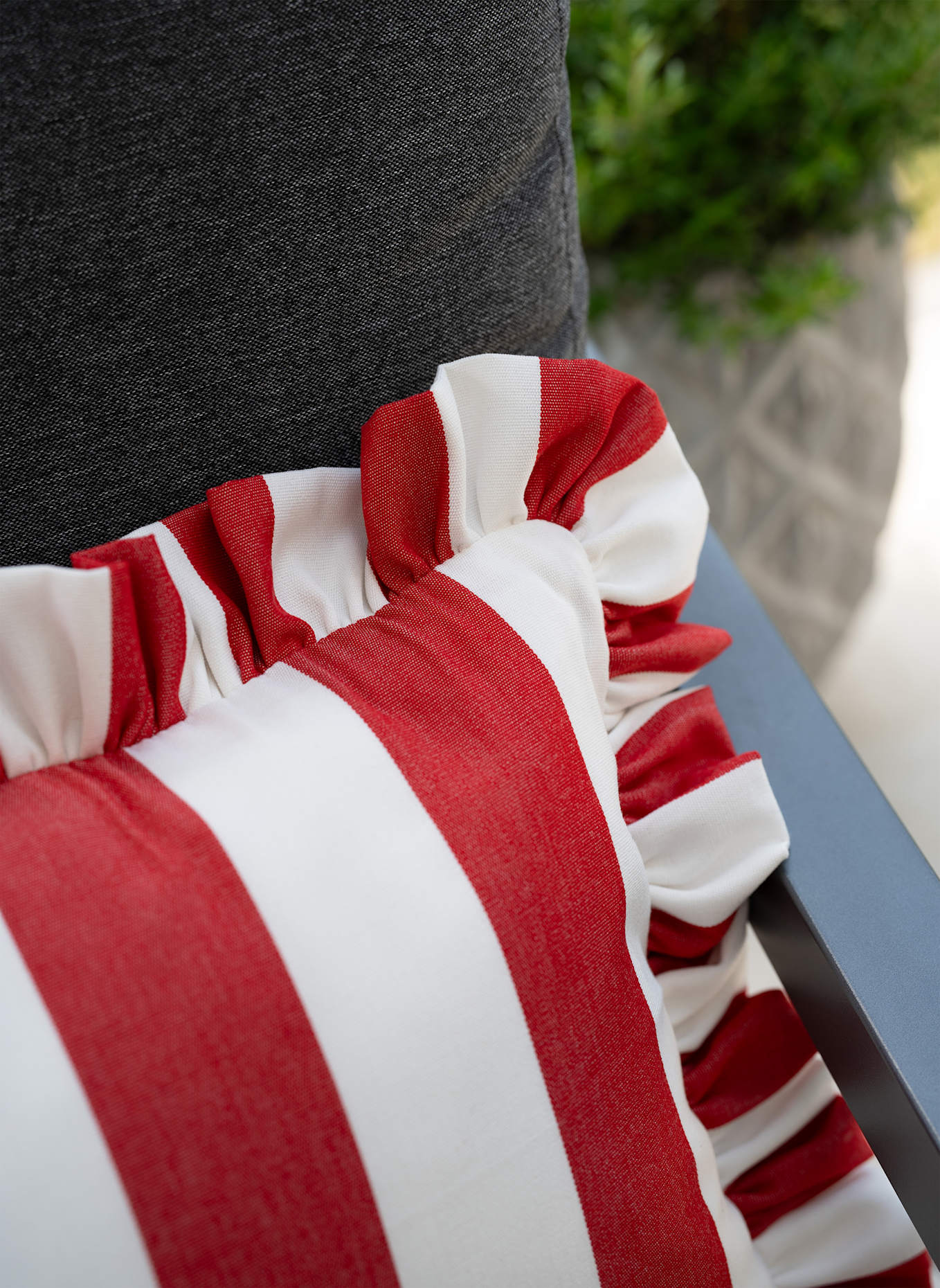 another mondaen Dekokissen ERICH OUTDOOR RÜSCHEN STREIFENKISSEN: ROT