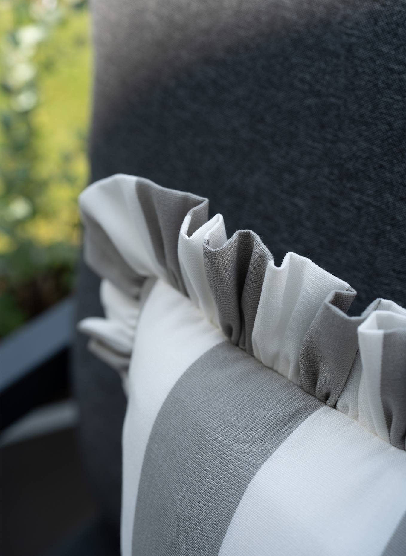another mondaen Dekokissen ERICH OUTDOOR RÜSCHEN STREIFENKISSEN: GRAU
