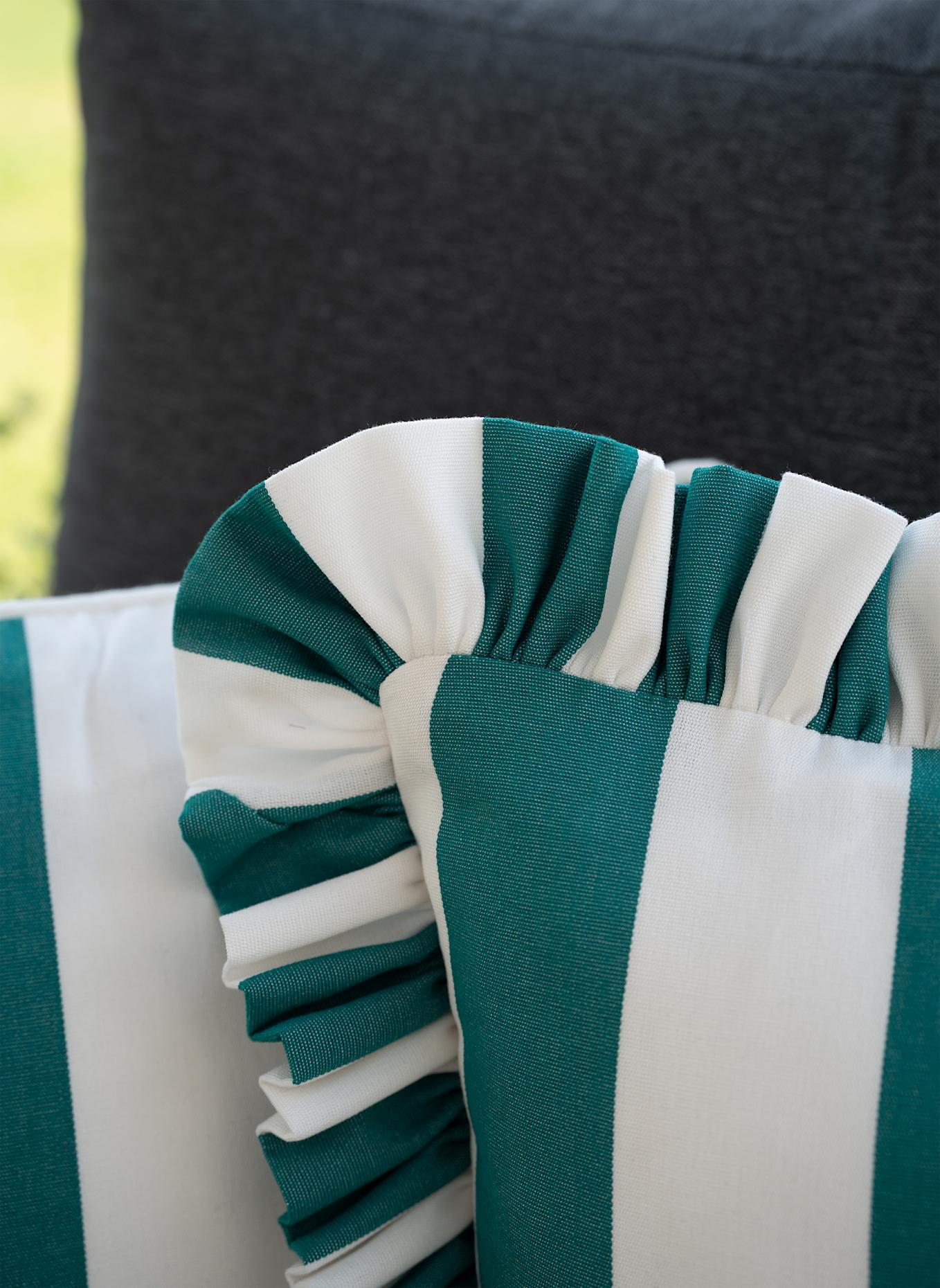 another mondaen Dekokissen WILLE OUTDOOR RÜSCHEN STREIFENKISSEN: DUNKELGRÜN