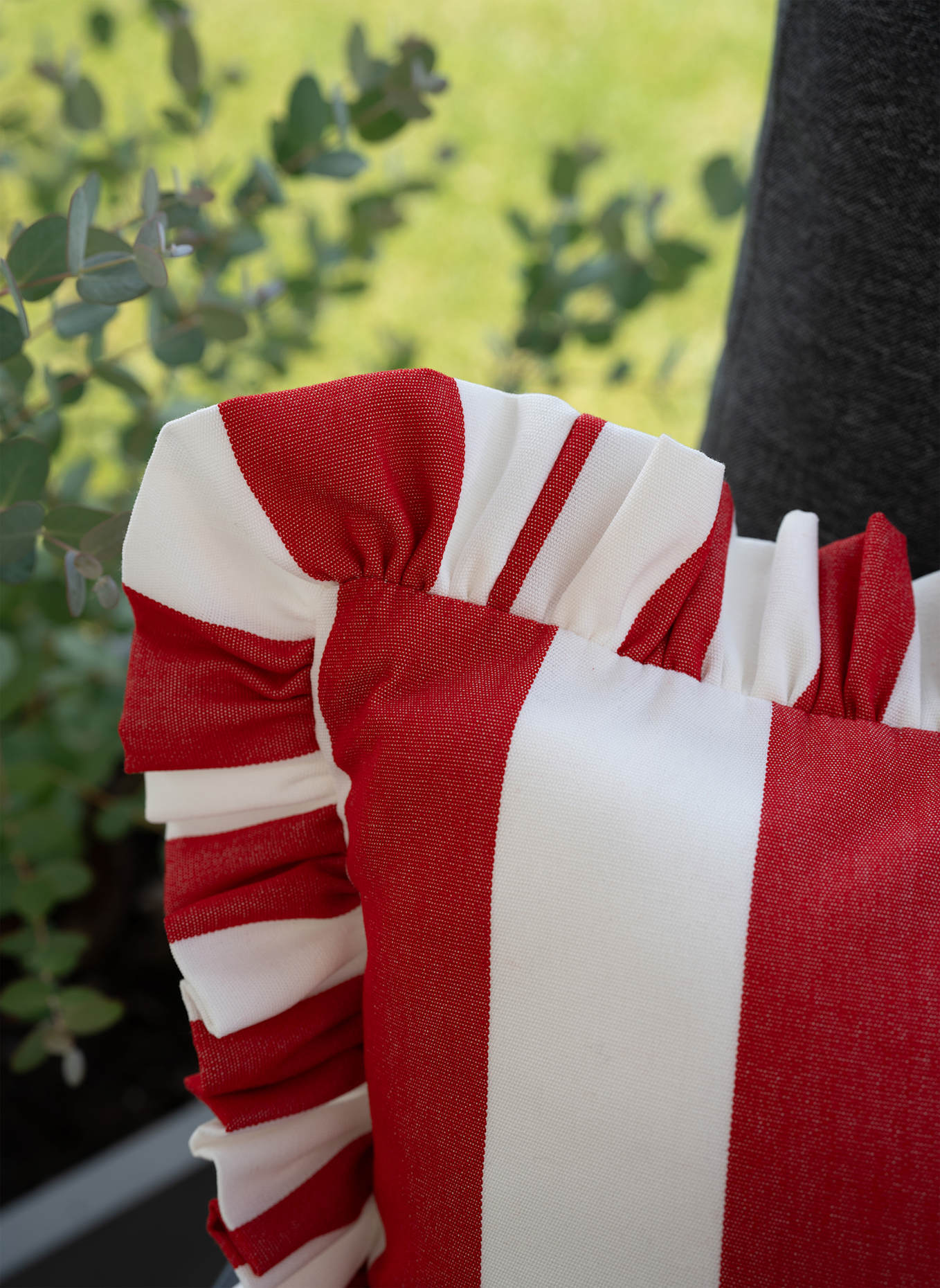 another mondaen Dekokissen WILLE OUTDOOR RÜSCHEN STREIFENKISSEN: ROT