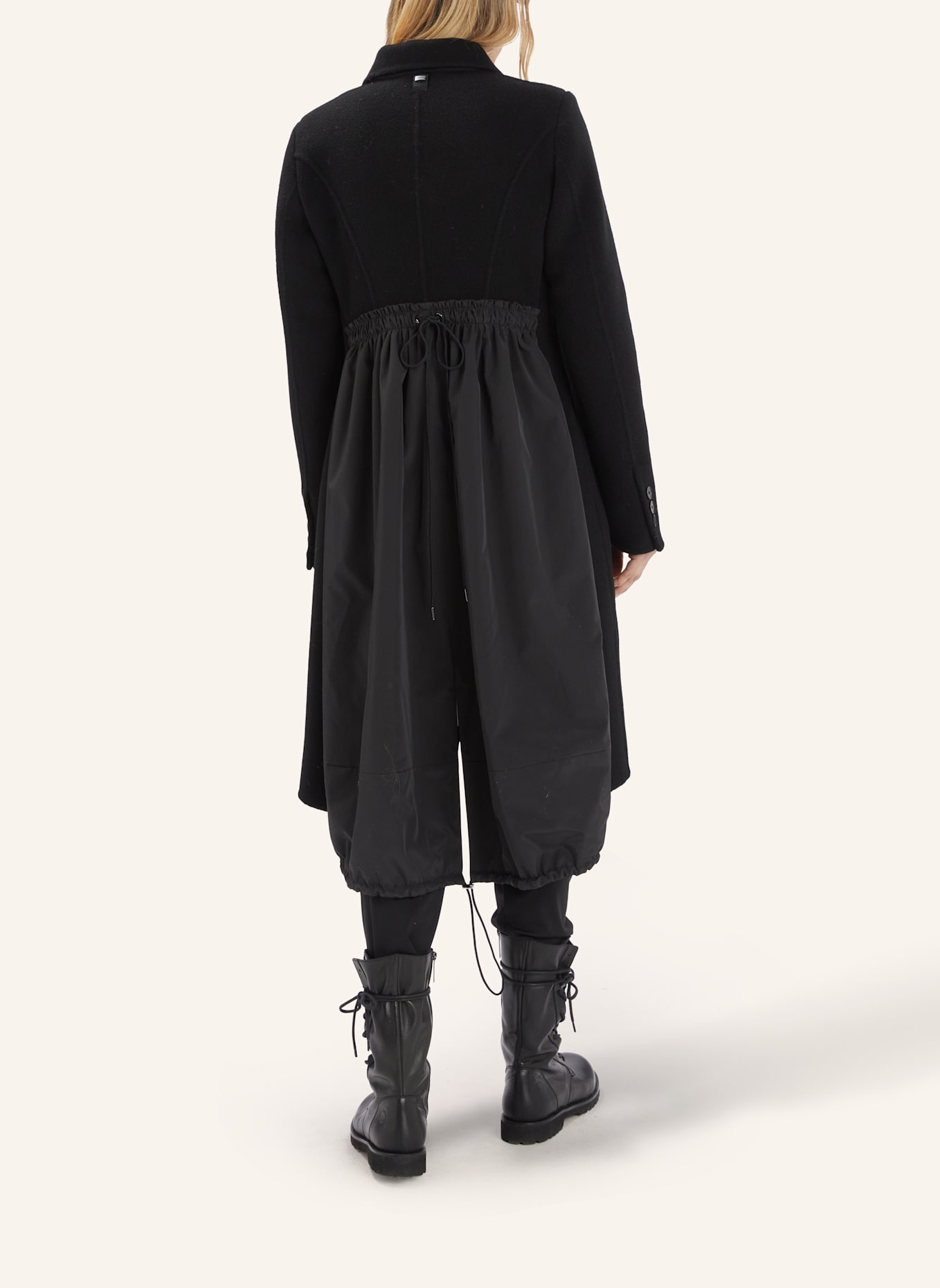 HIGH Mantel ENGAGE im Materialmix: SCHWARZ