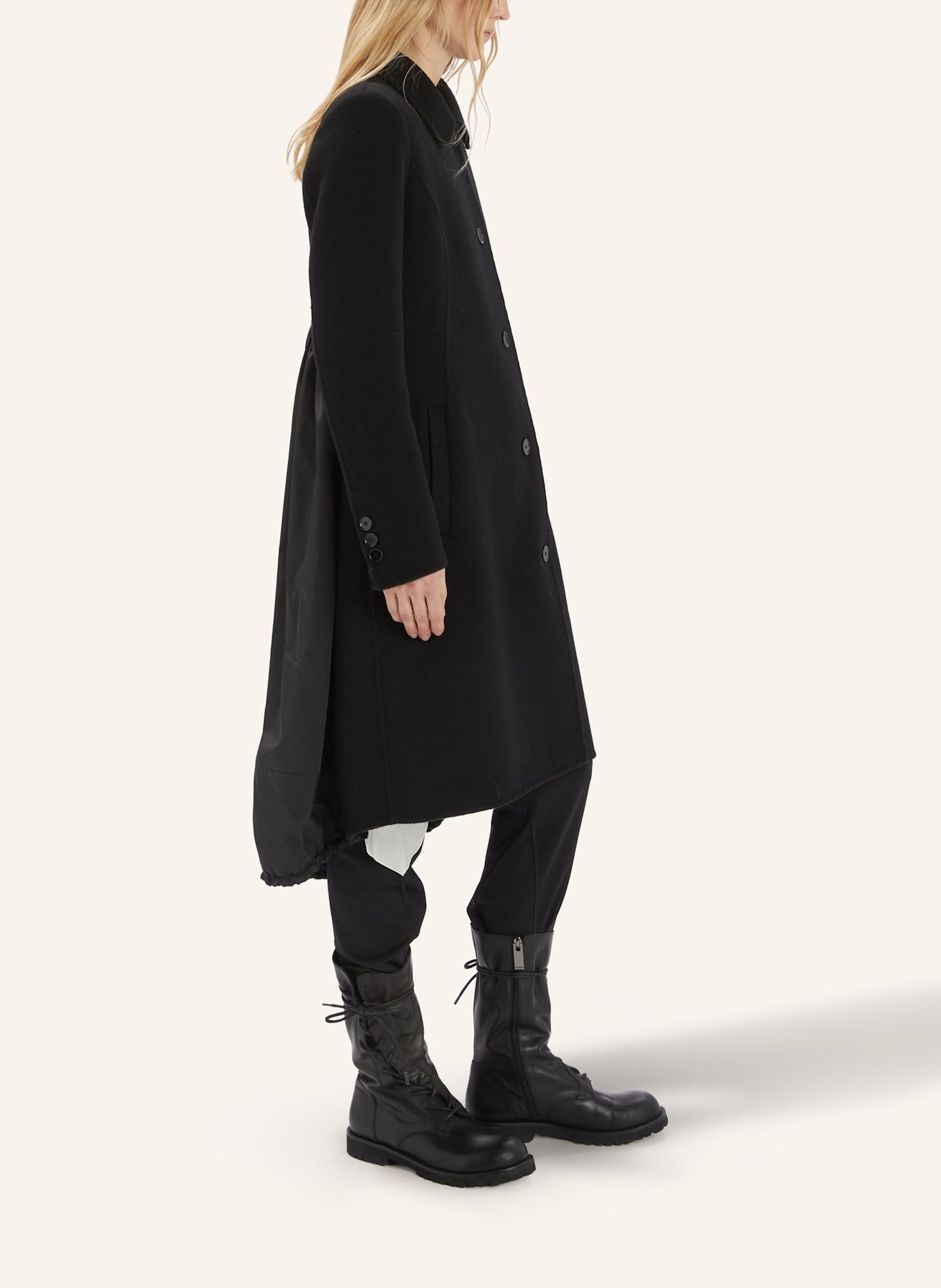 HIGH Mantel ENGAGE im Materialmix: SCHWARZ