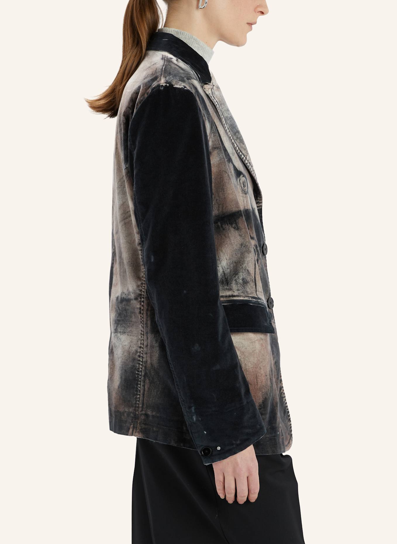 HIGH Samtjacke LISTEN TO: BRAUN