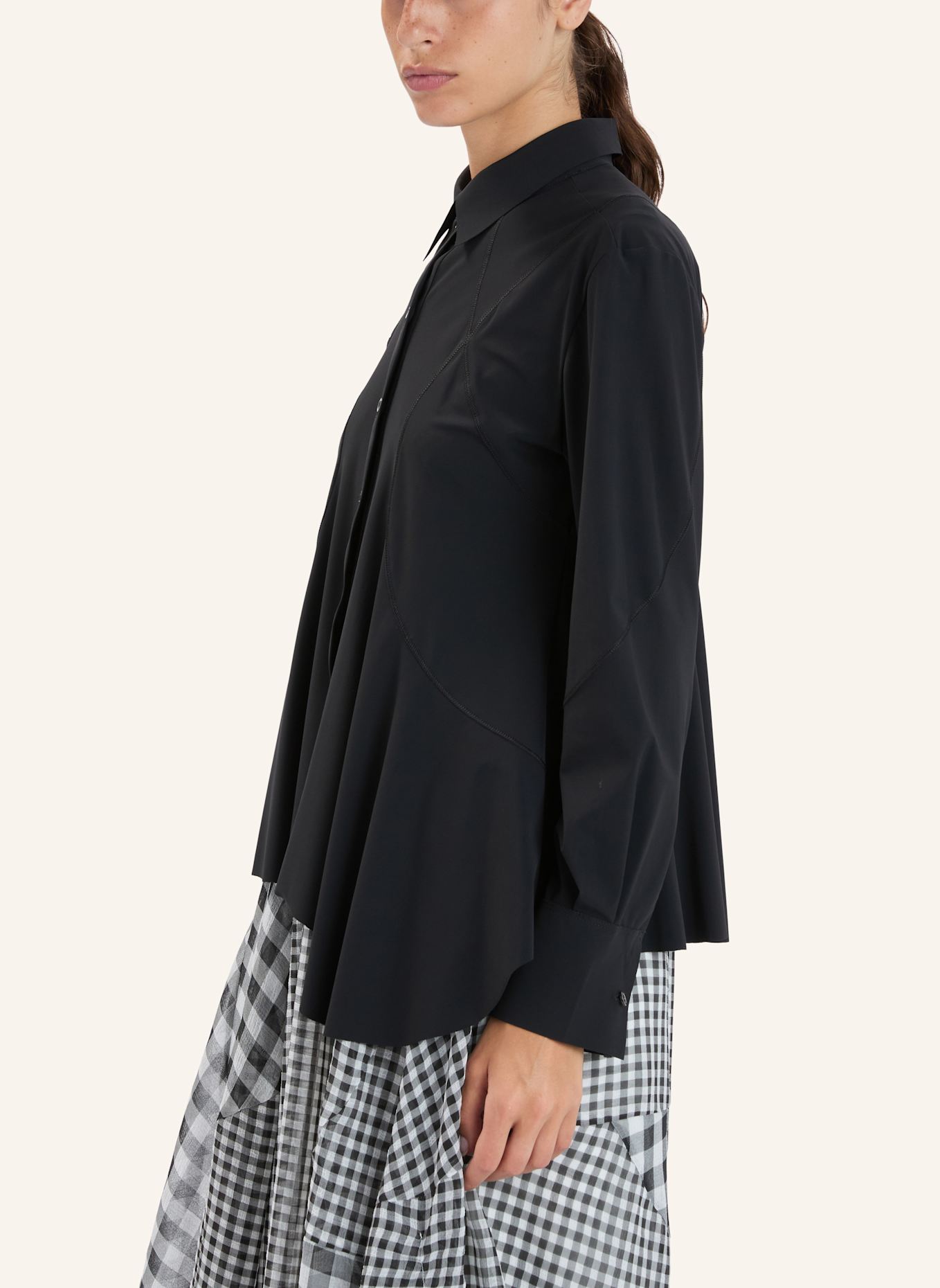 HIGH DEBONHAIR - Schwarze Bluse aus Sensitive® mit Sichtbrennen: SCHWARZ