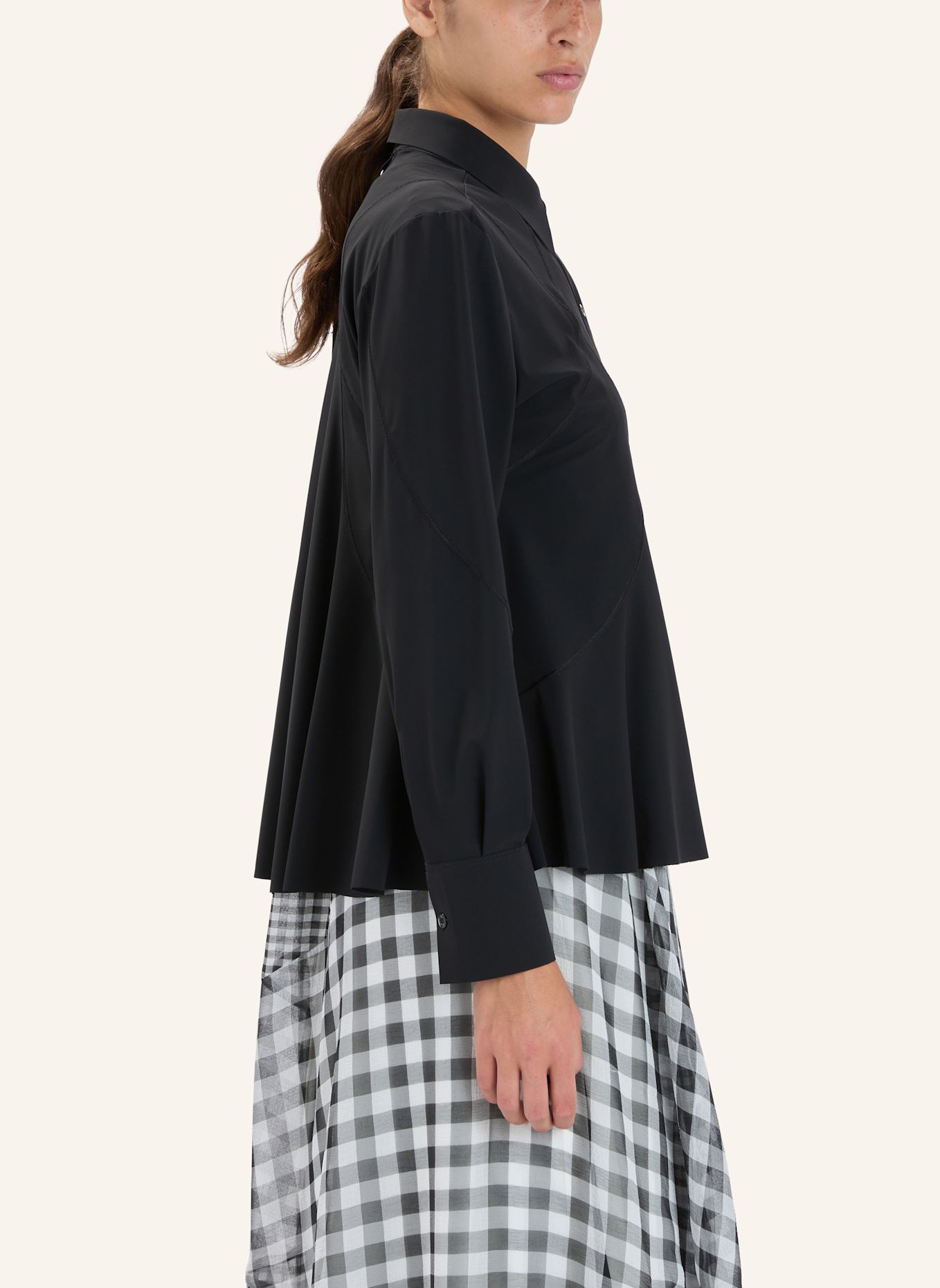 HIGH DEBONHAIR - Schwarze Bluse aus Sensitive® mit Sichtbrennen: SCHWARZ