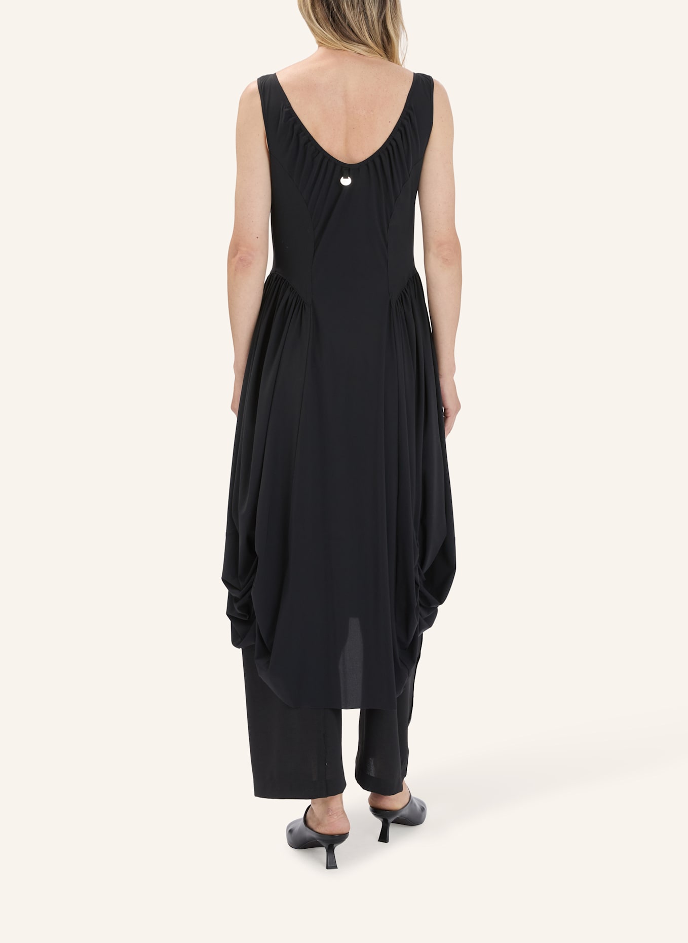 HIGH Kleid ROSEHIP: SCHWARZ