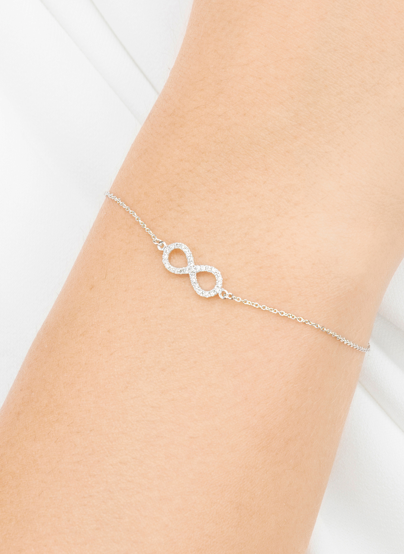 Leaf Armband INFINITY aus 18 Karat Weißgold mit Diamanten, Farbe: WEISSGOLD (Bild 3)