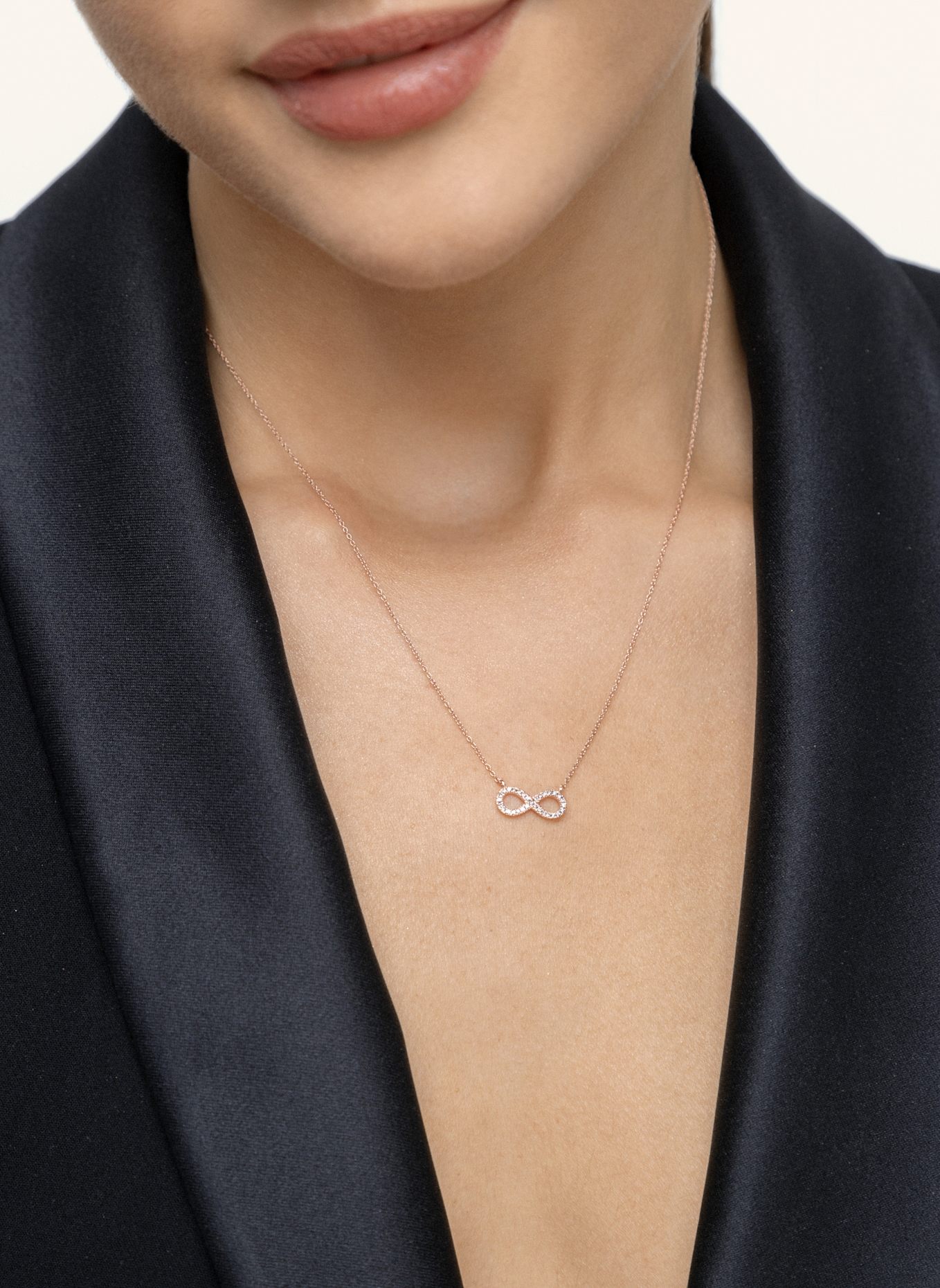 Leaf Halskette INFINITY aus 18 Karat Gelbgold mit Diamanten: GOLD