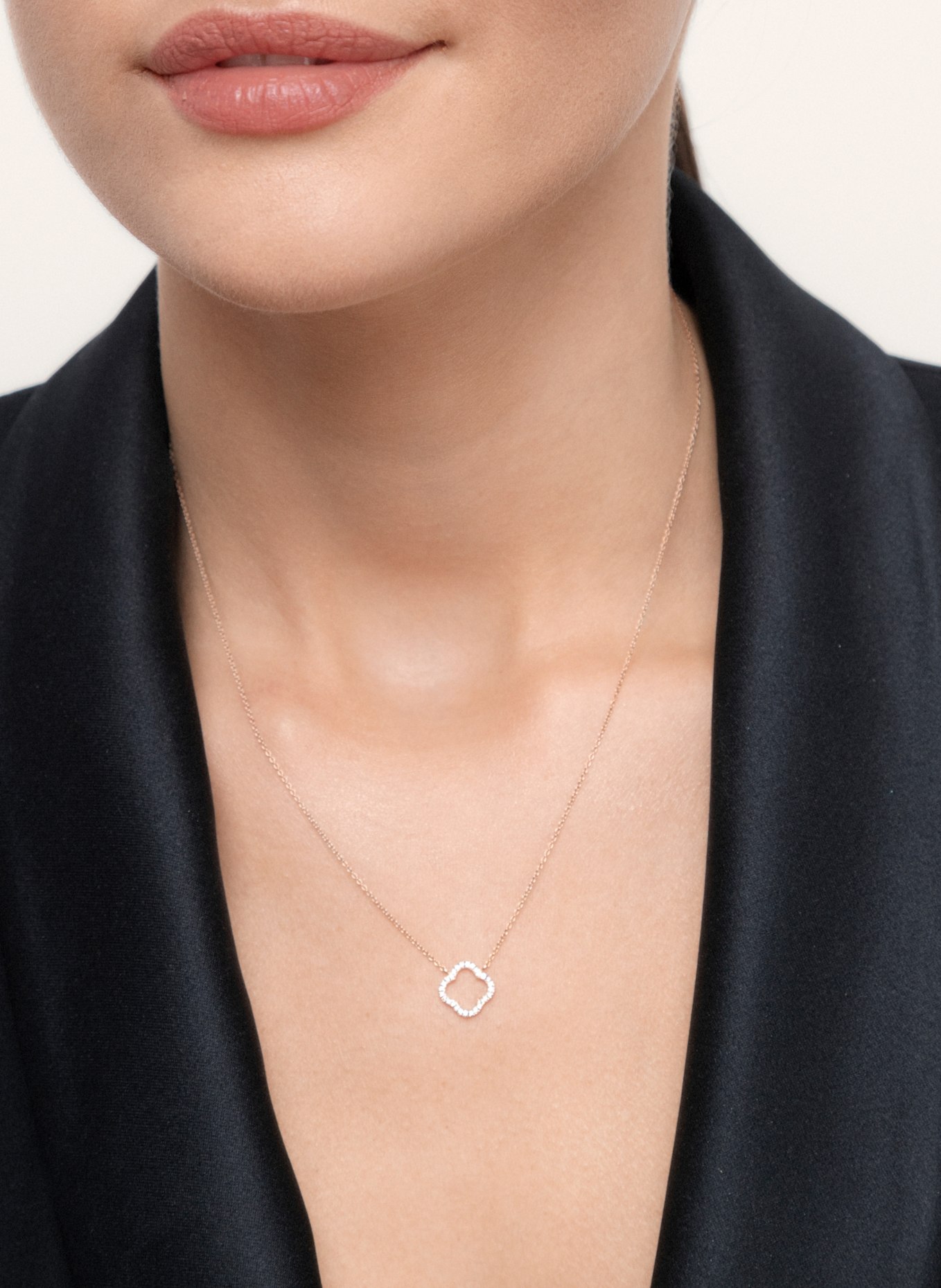 Leaf Halskette CLOVER aus 18 Karat Roségold mit Diamanten: ROSÉGOLD