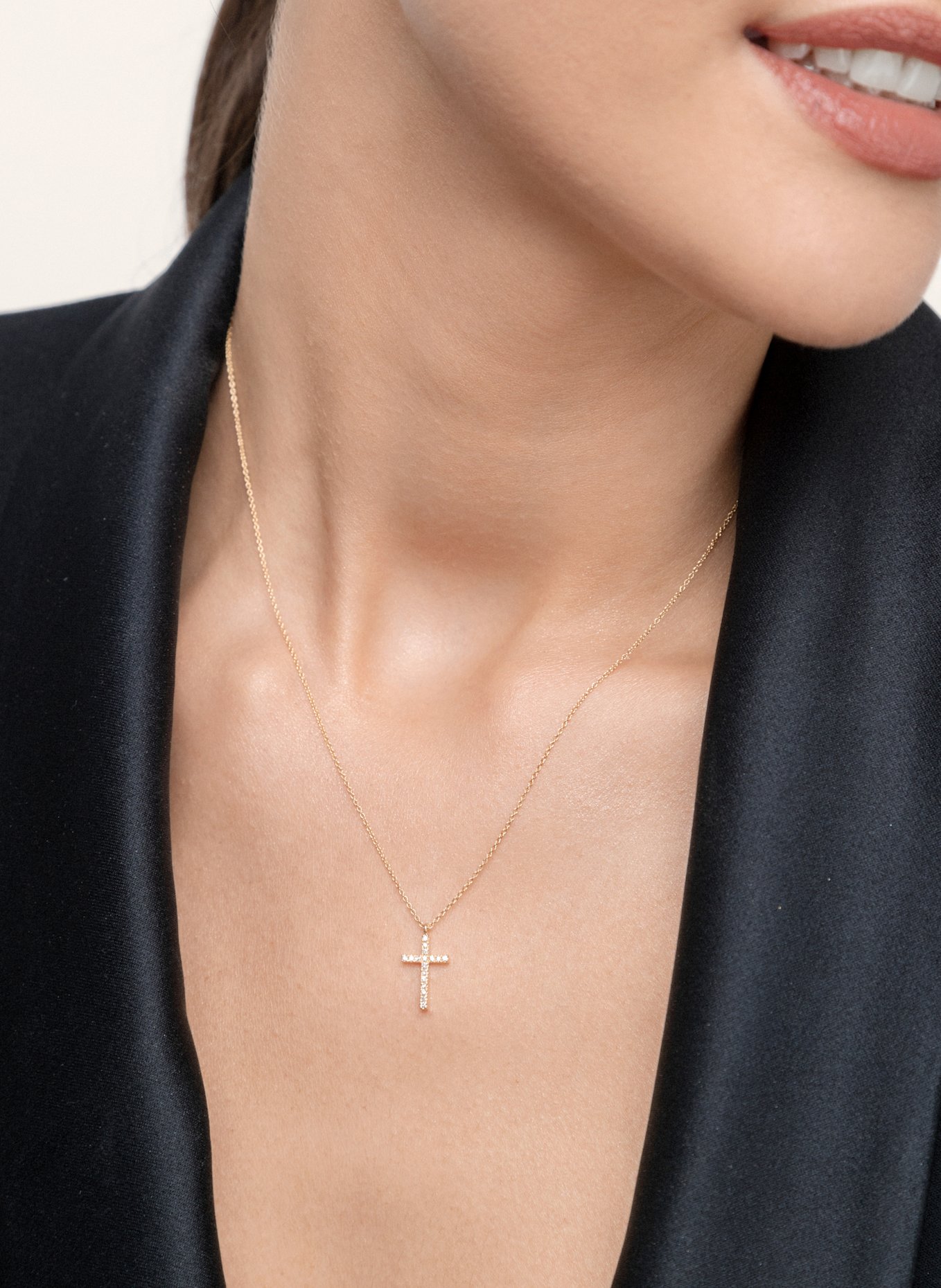 Leaf Halskette KREUZ aus 18 Karat Gelbgold mit Diamanten: GOLD