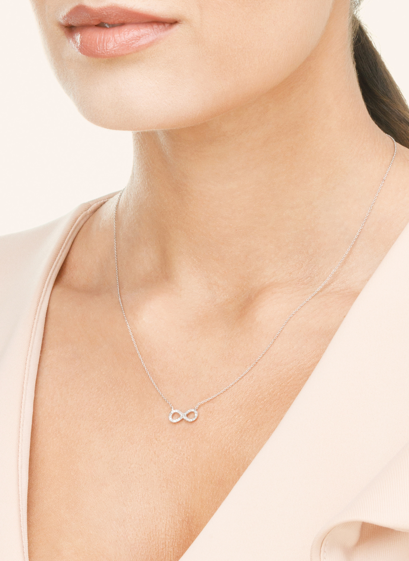 Leaf Halskette INFINITY aus 18 Karat Weißgold mit Diamanten: WEISSGOLD
