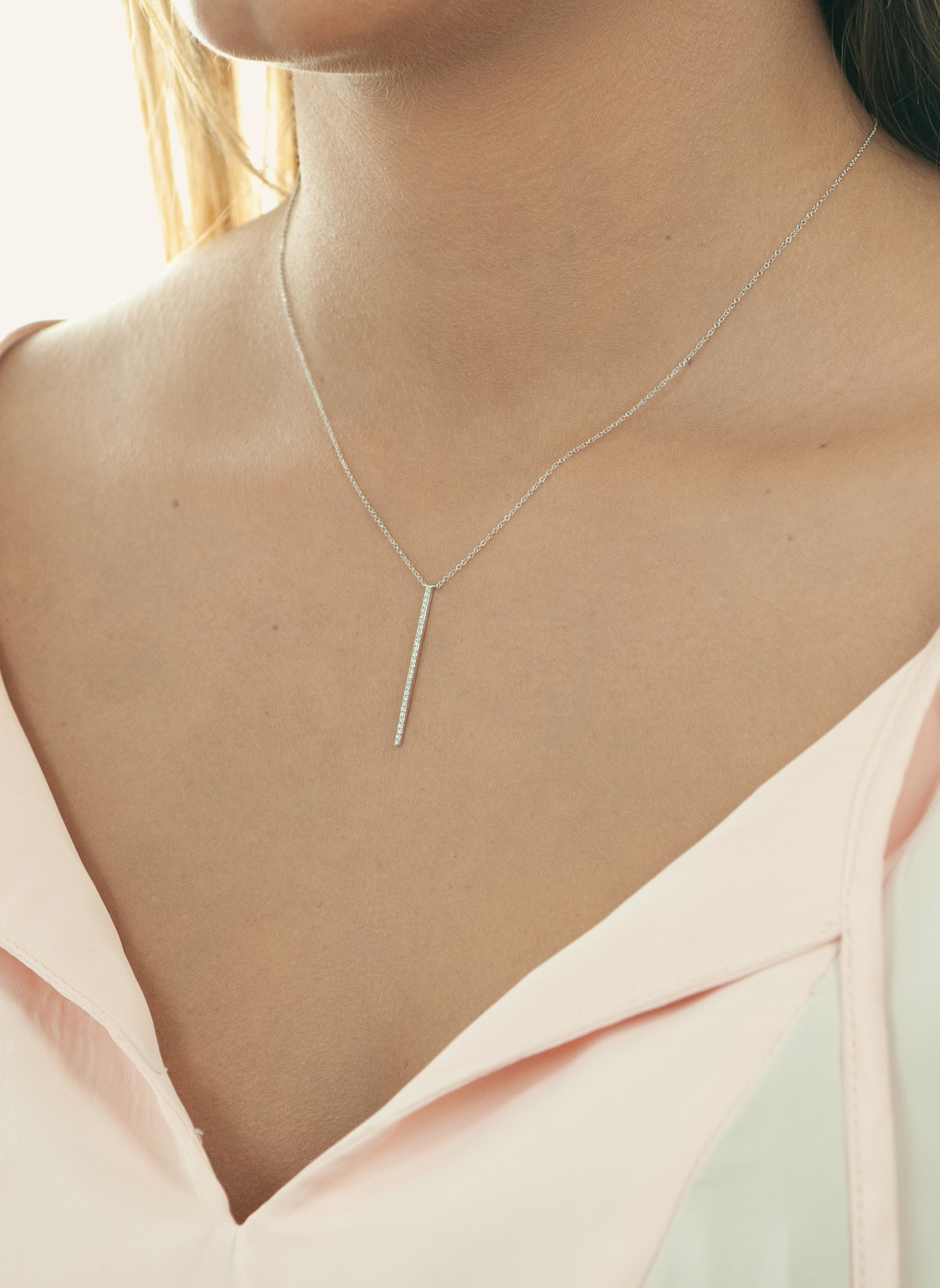 Leaf Halskette BAR aus 18 Karat Weißgold mit Diamanten: WEISSGOLD