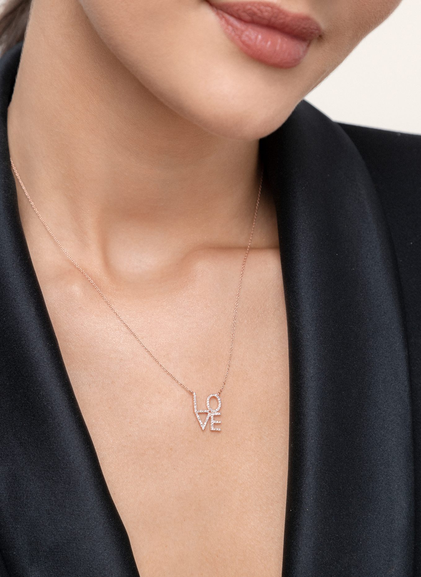 Leaf Halskette LOVE aus 18 Karat Roségold mit Diamanten: ROSÉGOLD