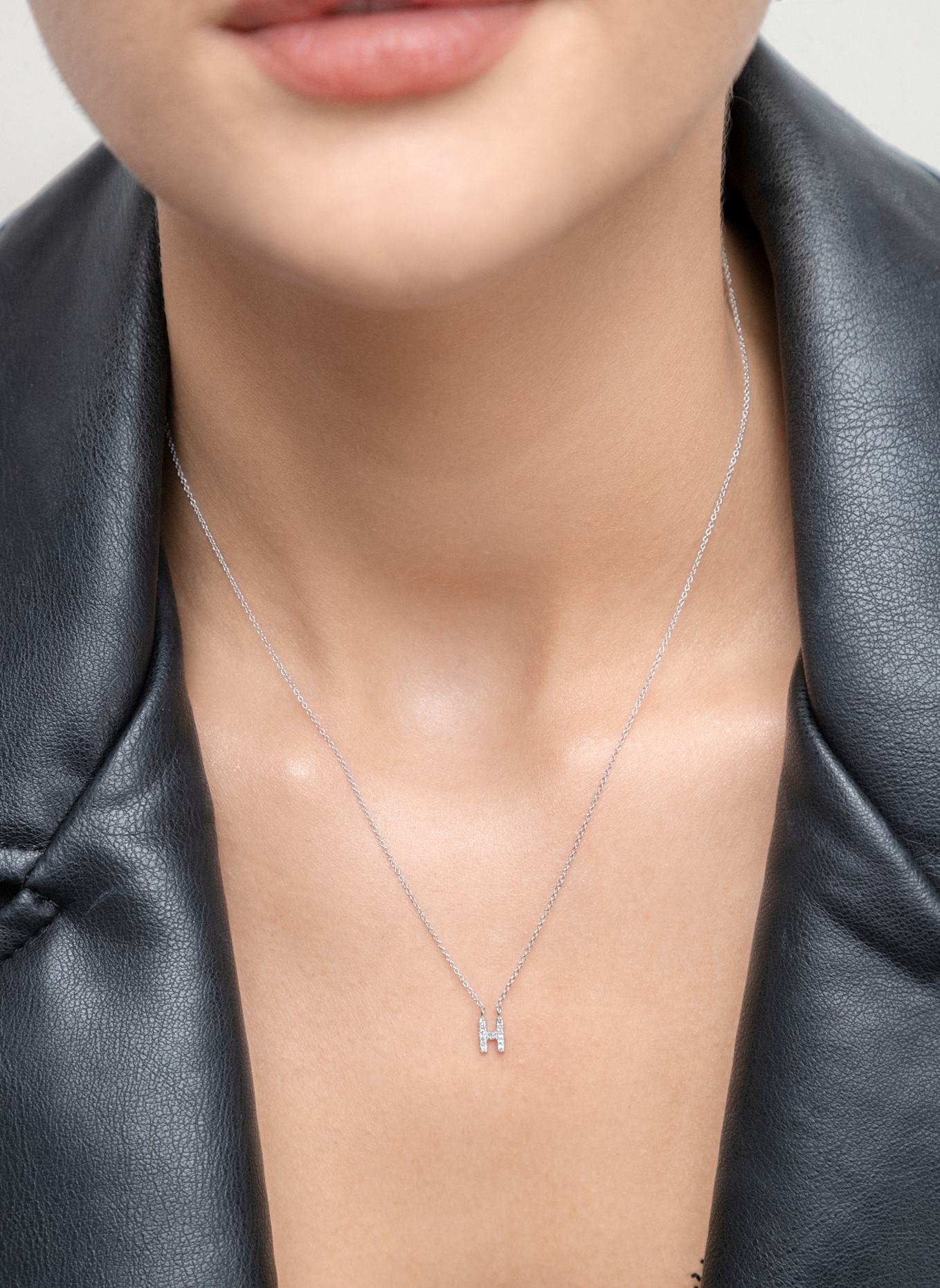 Leaf INITIALIEN Halskette „H“ aus 14 Karat Weißgold mit Diamanten: WEISSGOLD