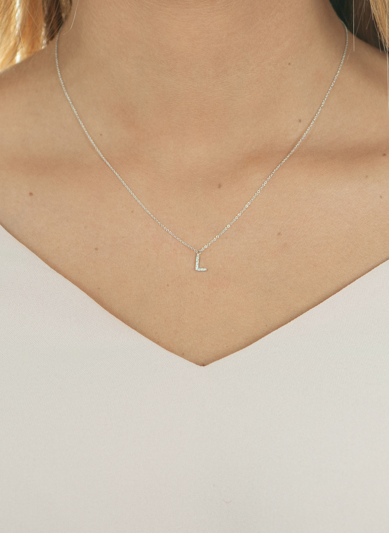 Leaf INITIALIEN Halskette „L“ aus 14 Karat Weißgold mit Diamanten: WEISSGOLD