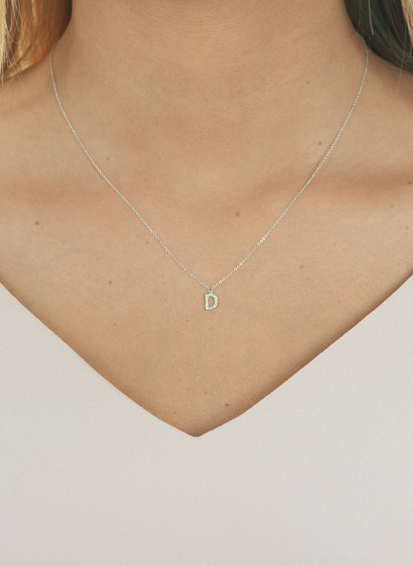 Leaf INITIALIEN Halskette „D“ aus 14 Karat Weißgold mit Diamanten: WEISSGOLD