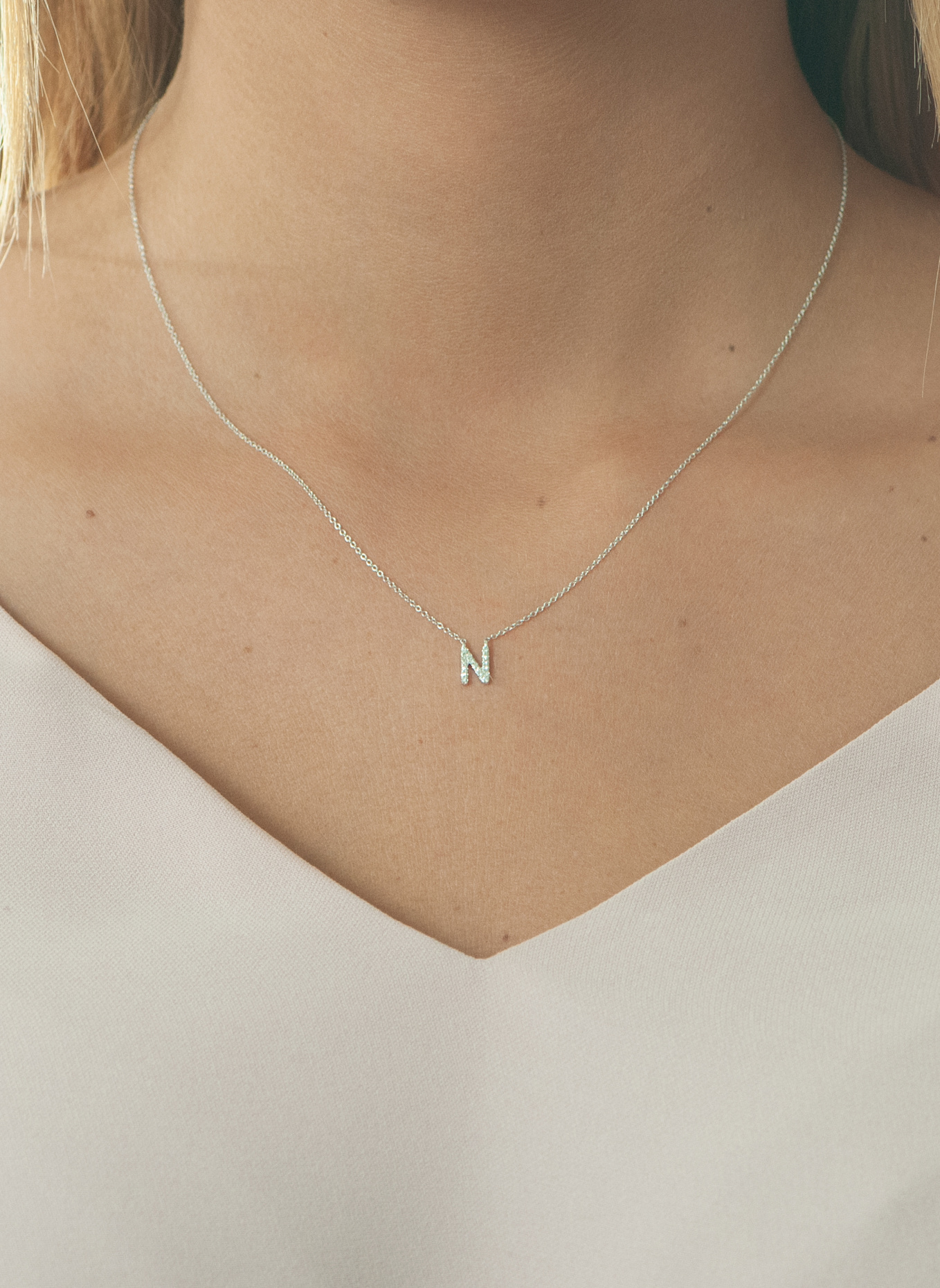 Leaf INITIALIEN Halskette „N“ aus 14 Karat Weißgold mit Diamanten: WEISSGOLD