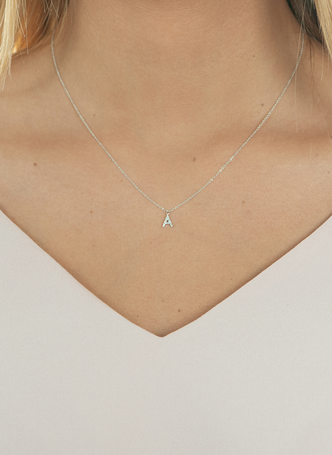 Leaf INITIALIEN Halskette „A“ aus 14 Karat Weißgold mit Diamanten: WEISSGOLD