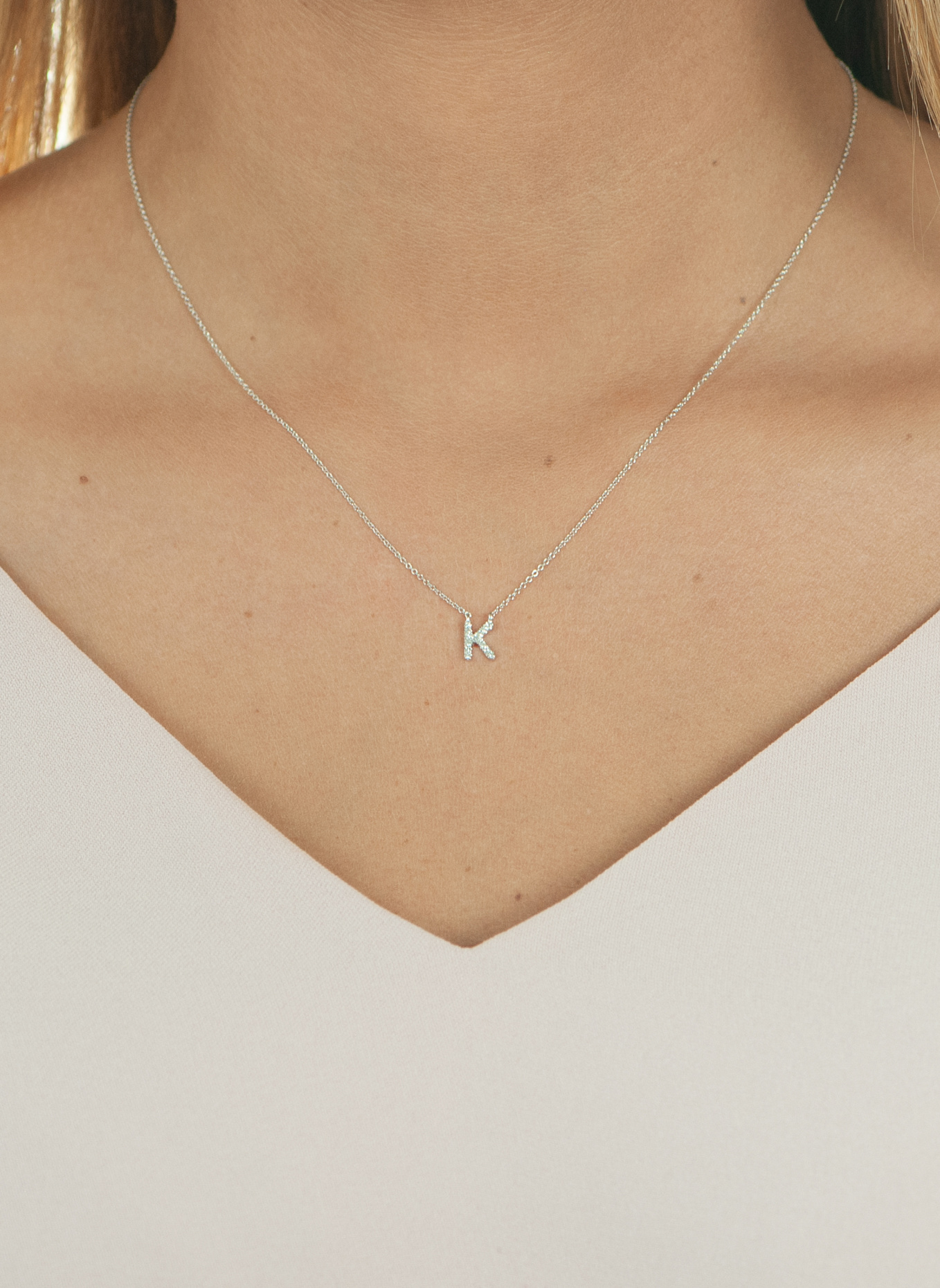 Leaf INITIALIEN Halskette „K“ aus 14 Karat Weißgold mit Diamanten: WEISSGOLD