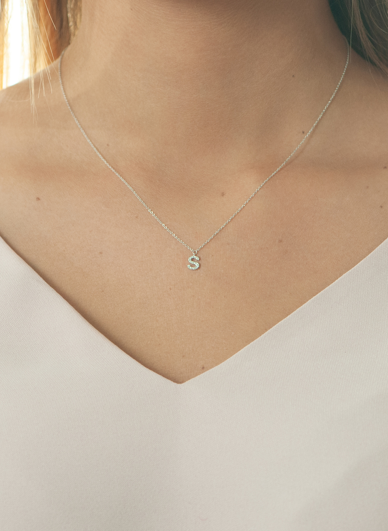 Leaf INITIALIEN Halskette „S“ aus 14 Karat Weißgold mit Diamanten: WEISSGOLD