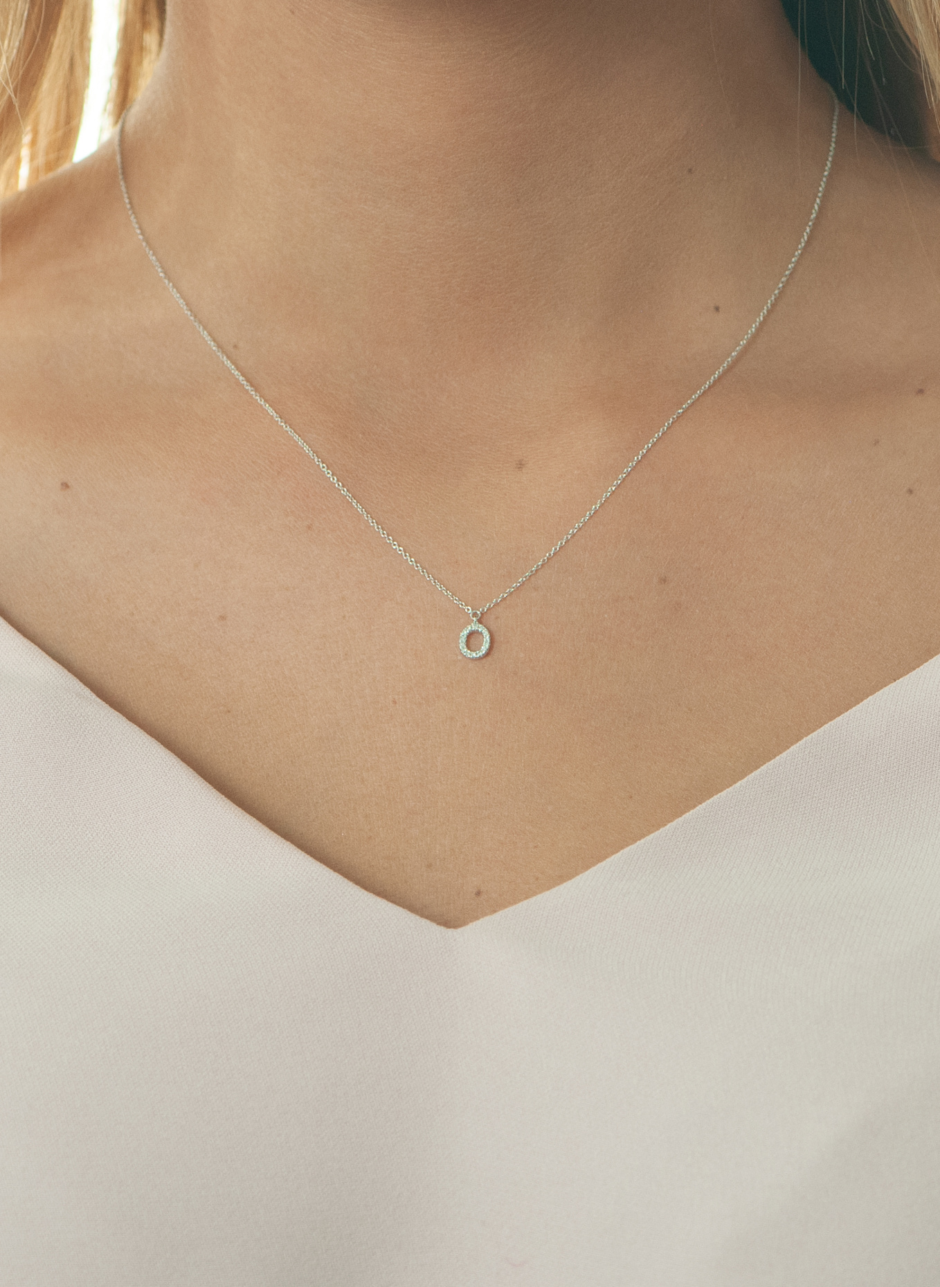 Leaf INITIALIEN Halskette „O“ aus 14 Karat Weißgold mit Diamanten: WEISSGOLD