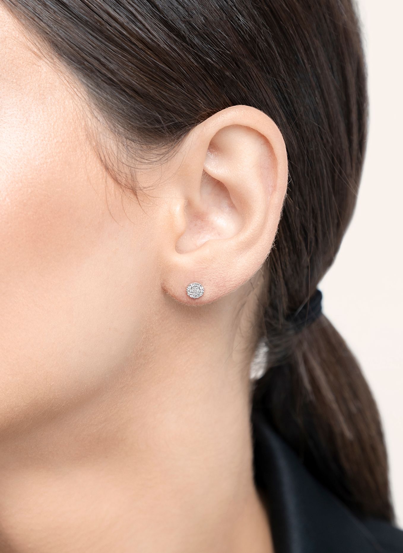 Leaf Ohrstecker PAVÉ aus 18 Karat Weißgold mit Diamanten: WEISSGOLD