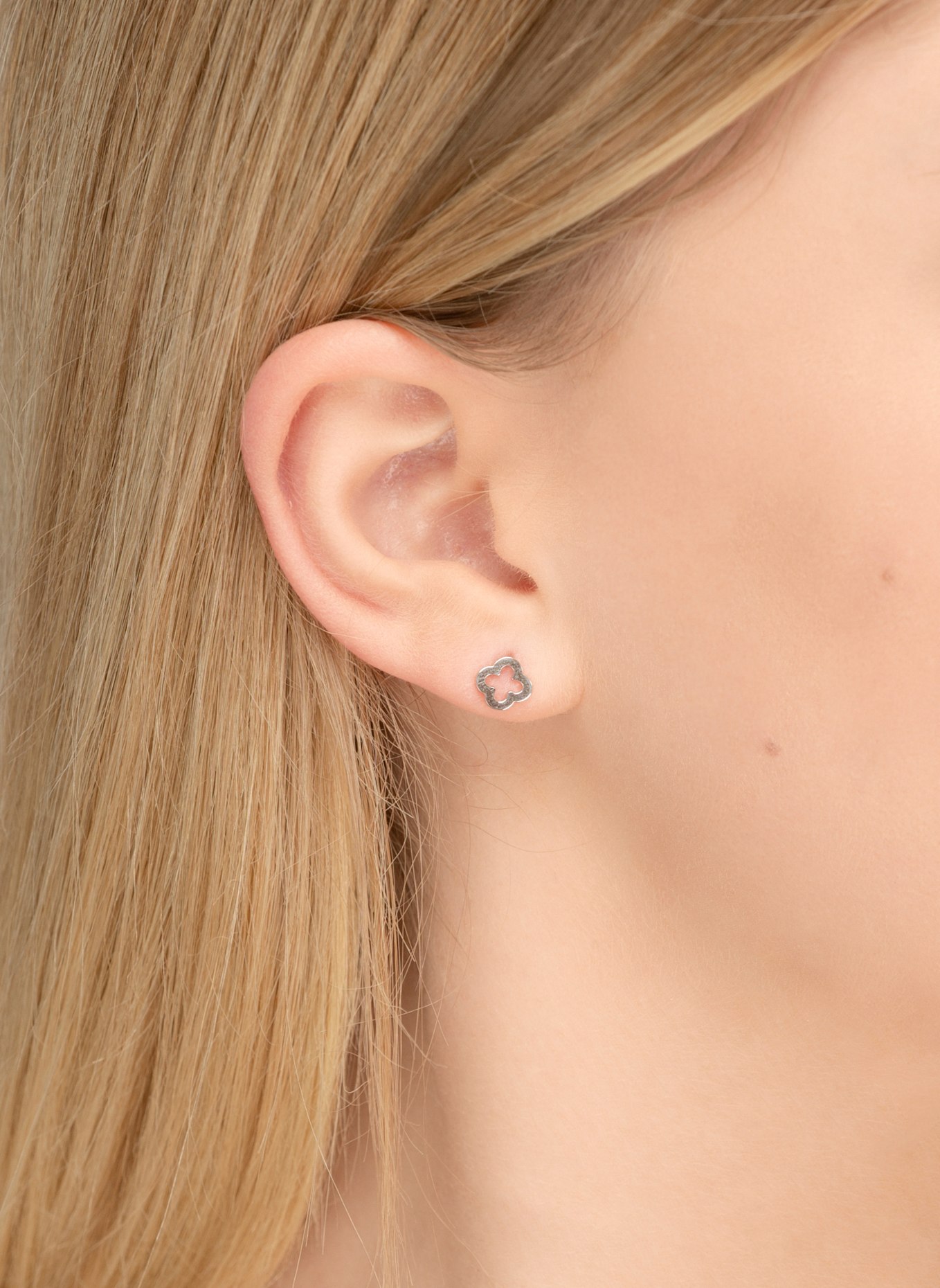 Leaf Ohrstecker CLOVER aus 14 Karat Weißgold: WEISSGOLD