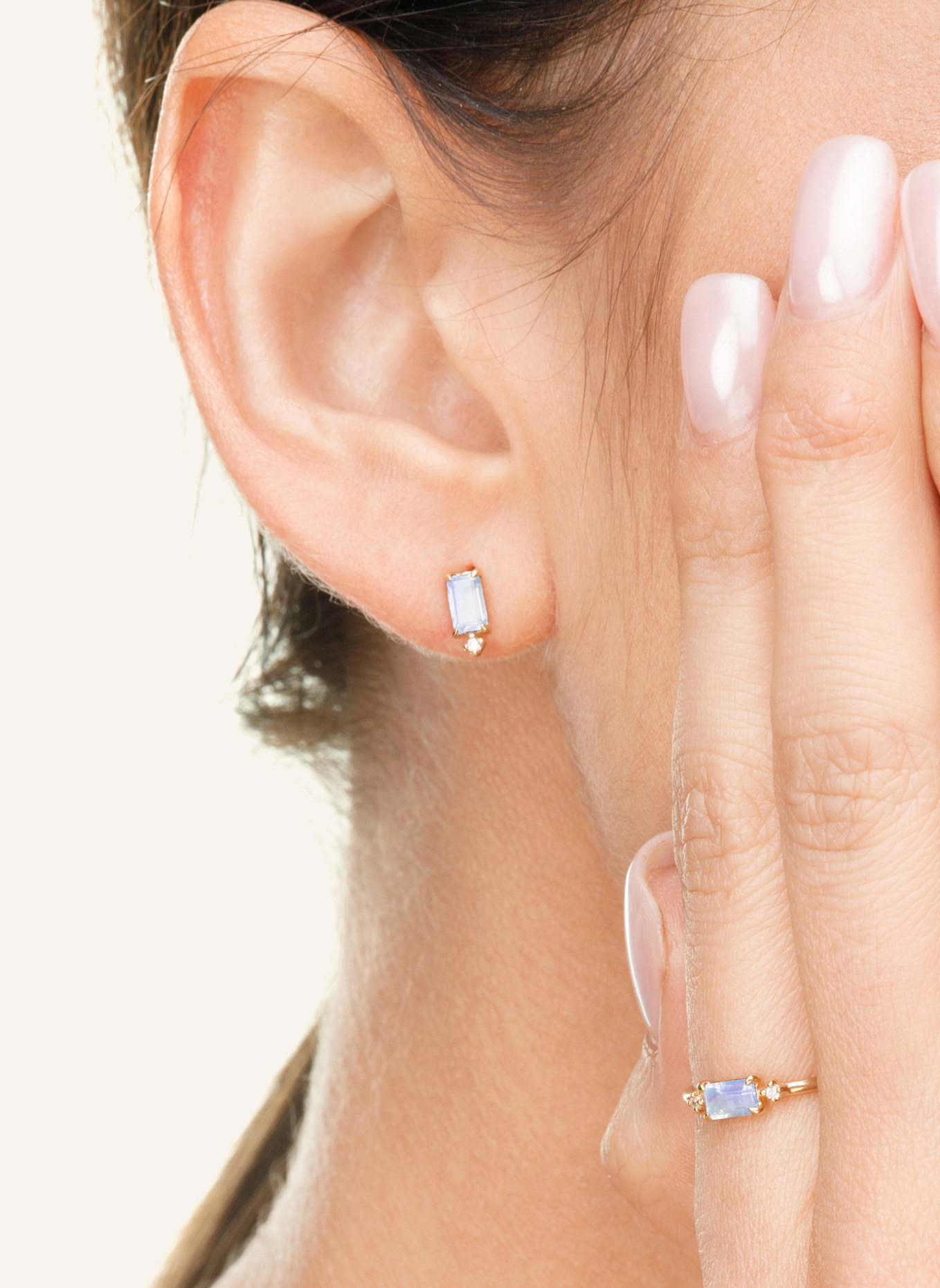 Leaf Ohrstecker MONDSTEIN aus 14 Karat Gelbgold: GOLD