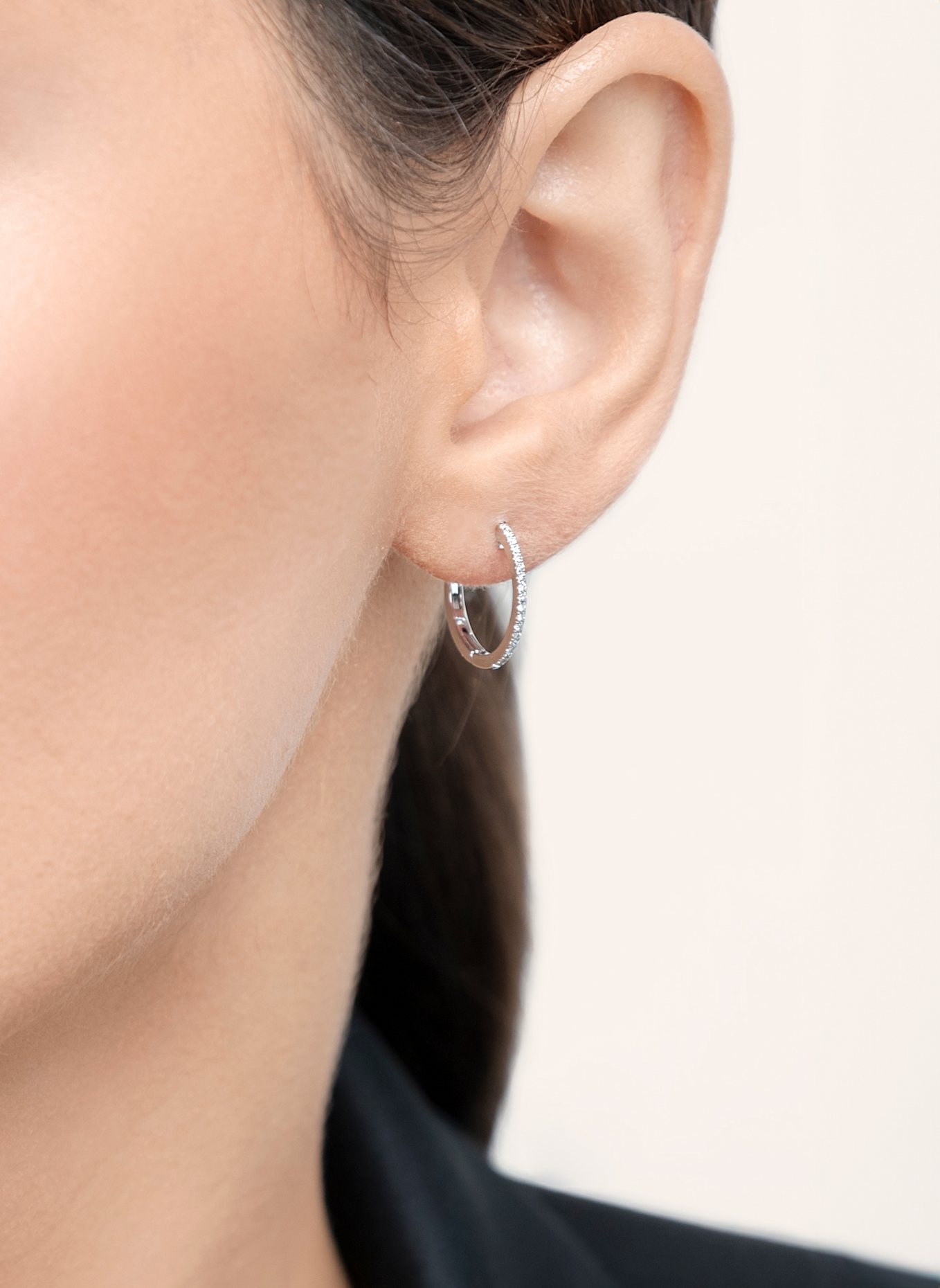 Leaf Creolen CIRCLE S aus 18 Karat Weißgold mit Diamanten: WEISSGOLD