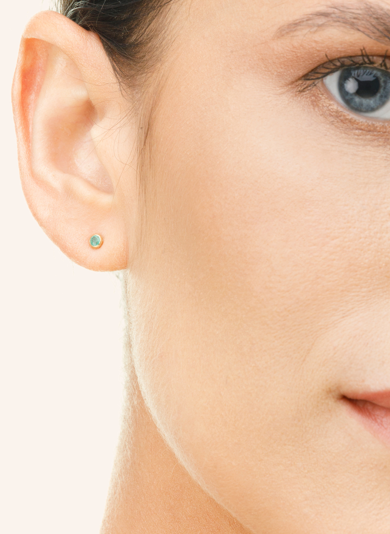 Leaf Ohrstecker SMARAGD aus 14 Karat Gelbgold: GOLD