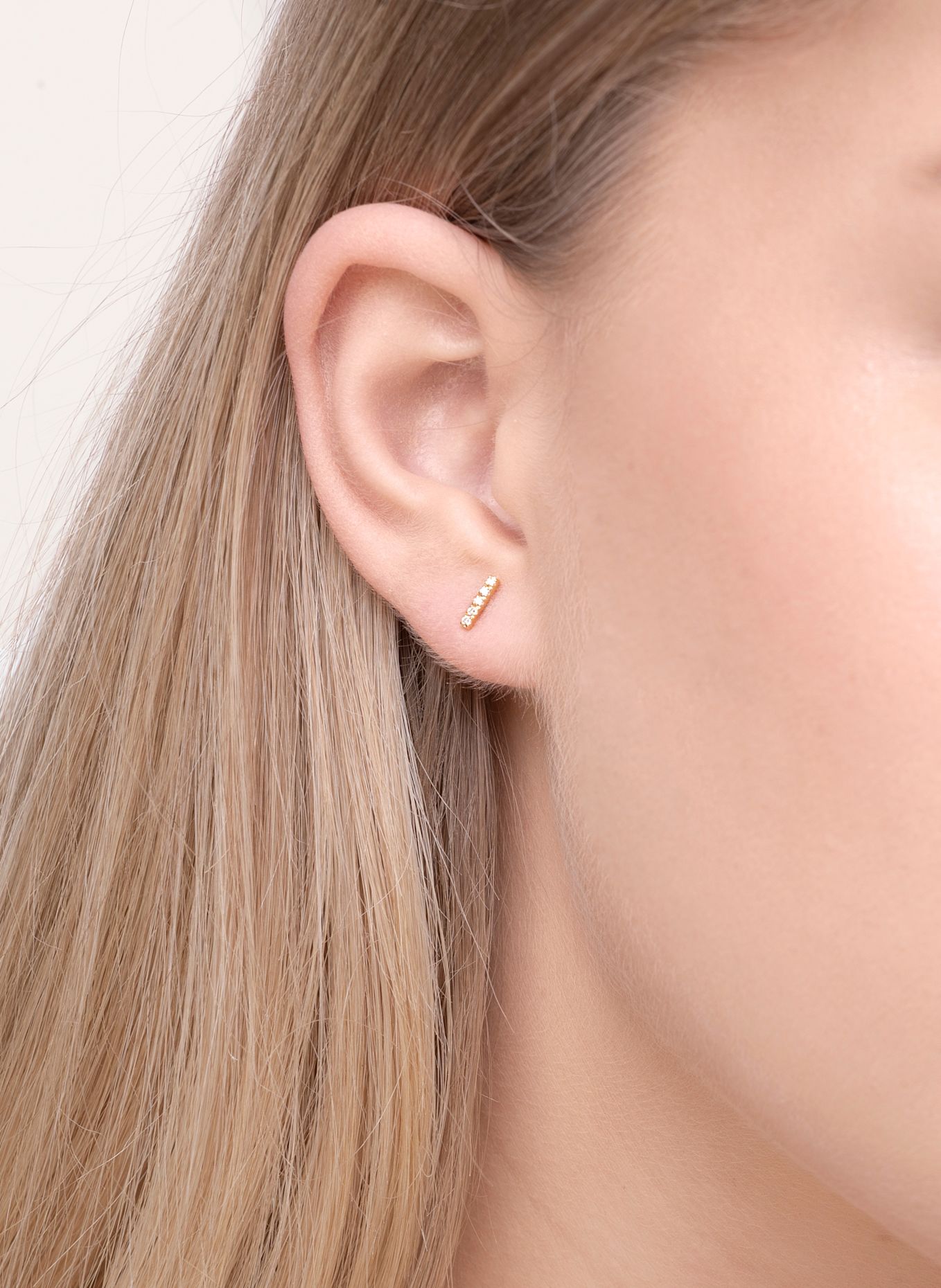 Leaf Ohrstecker BAR aus 18 Karat Weißgold mit Diamanten: WEISSGOLD