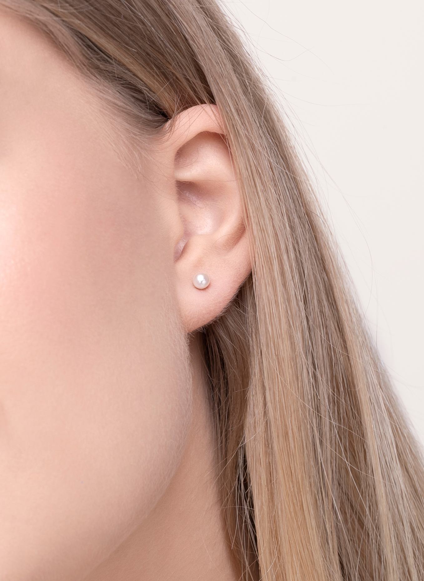 Leaf Ohrstecker PERLE 4 mm aus 14 Karat Weißgold: WEISSGOLD