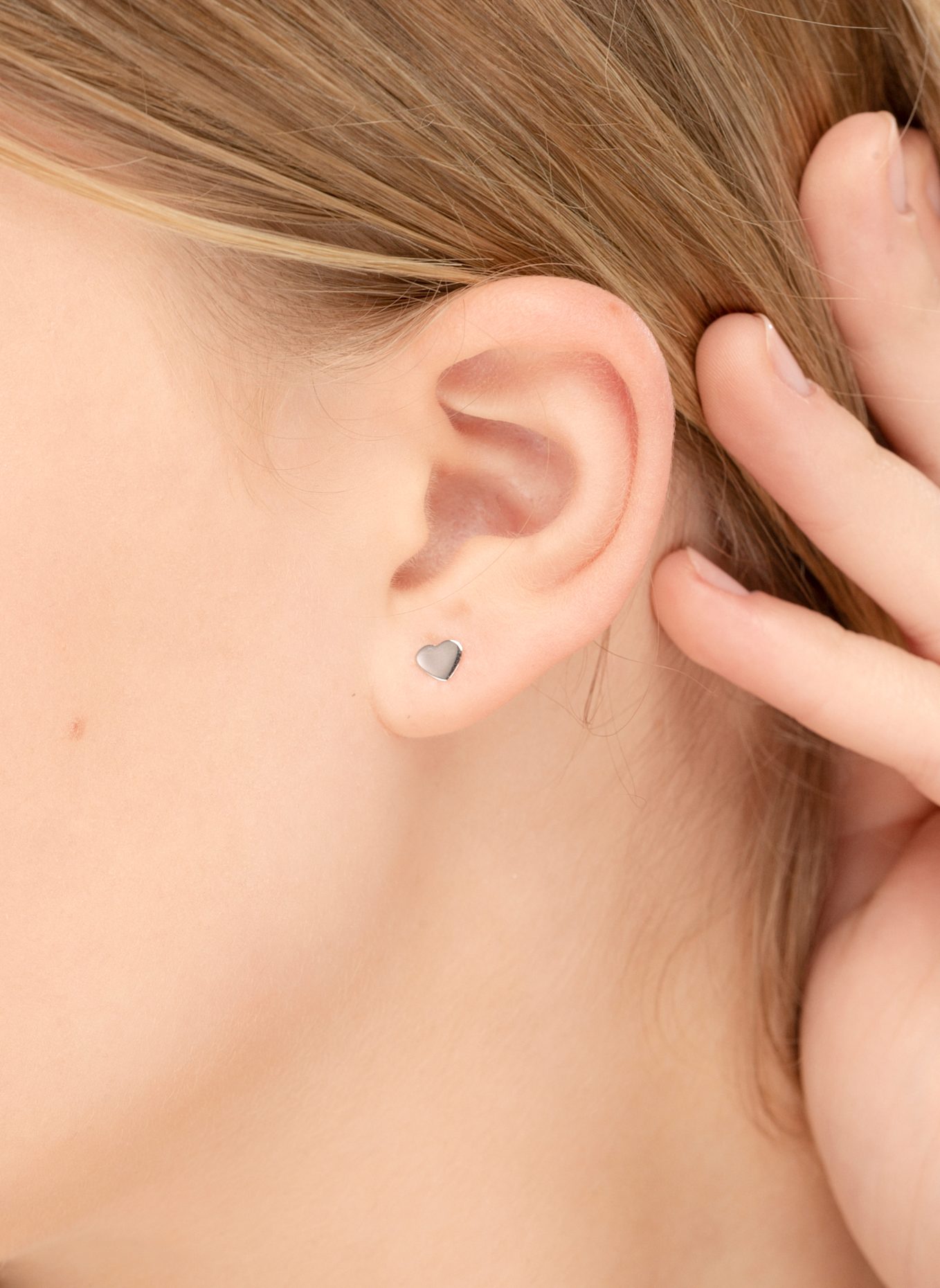 Leaf Ohrstecker HERZ aus 14 Karat Weißgold: WEISSGOLD