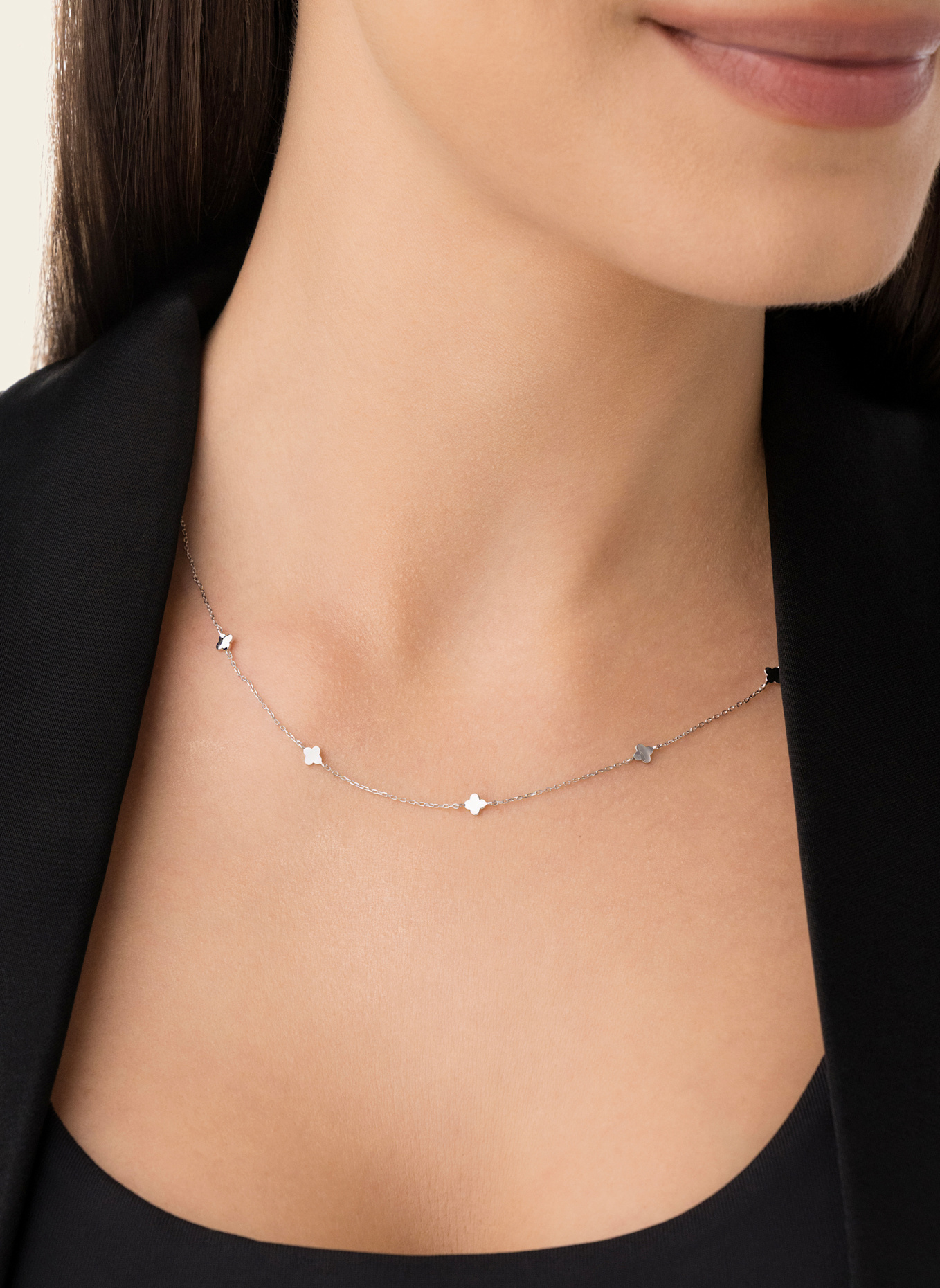 Leaf Halskette MINI CLOVER aus 14 Karat Gelbgold: WEISSGOLD