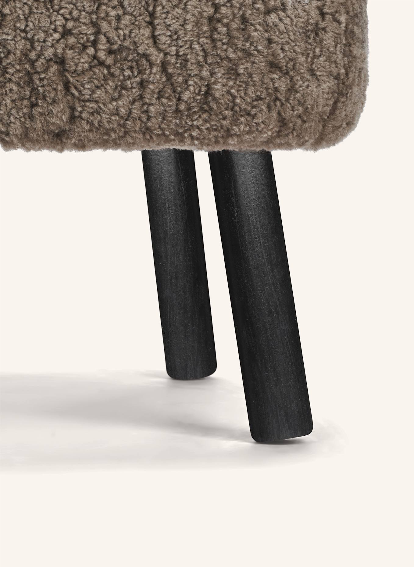 Natures Collection Hocker EMIL: TAUPE/ SCHWARZ