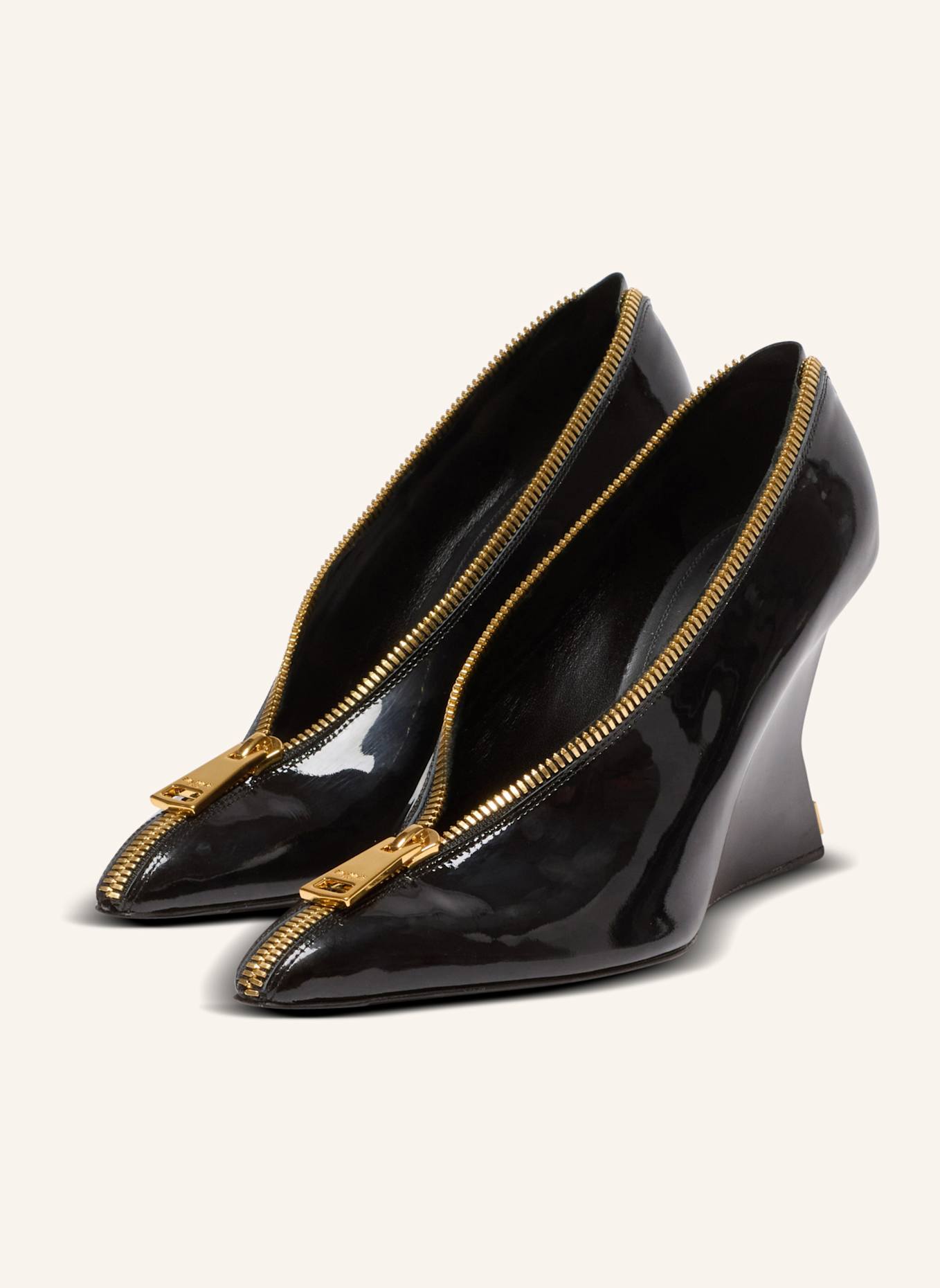 BALMAIN Pumps mit Reißverschluss und Keilabsatz aus Lackleder: SCHWARZ