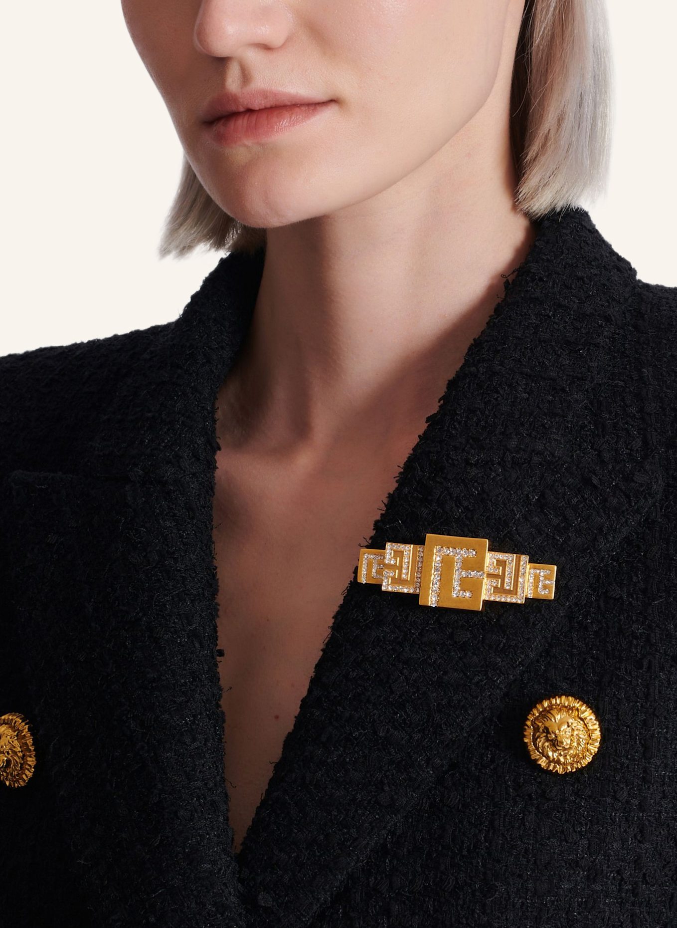 BALMAIN Brosche PB in 3D mit Kristallen: GOLD