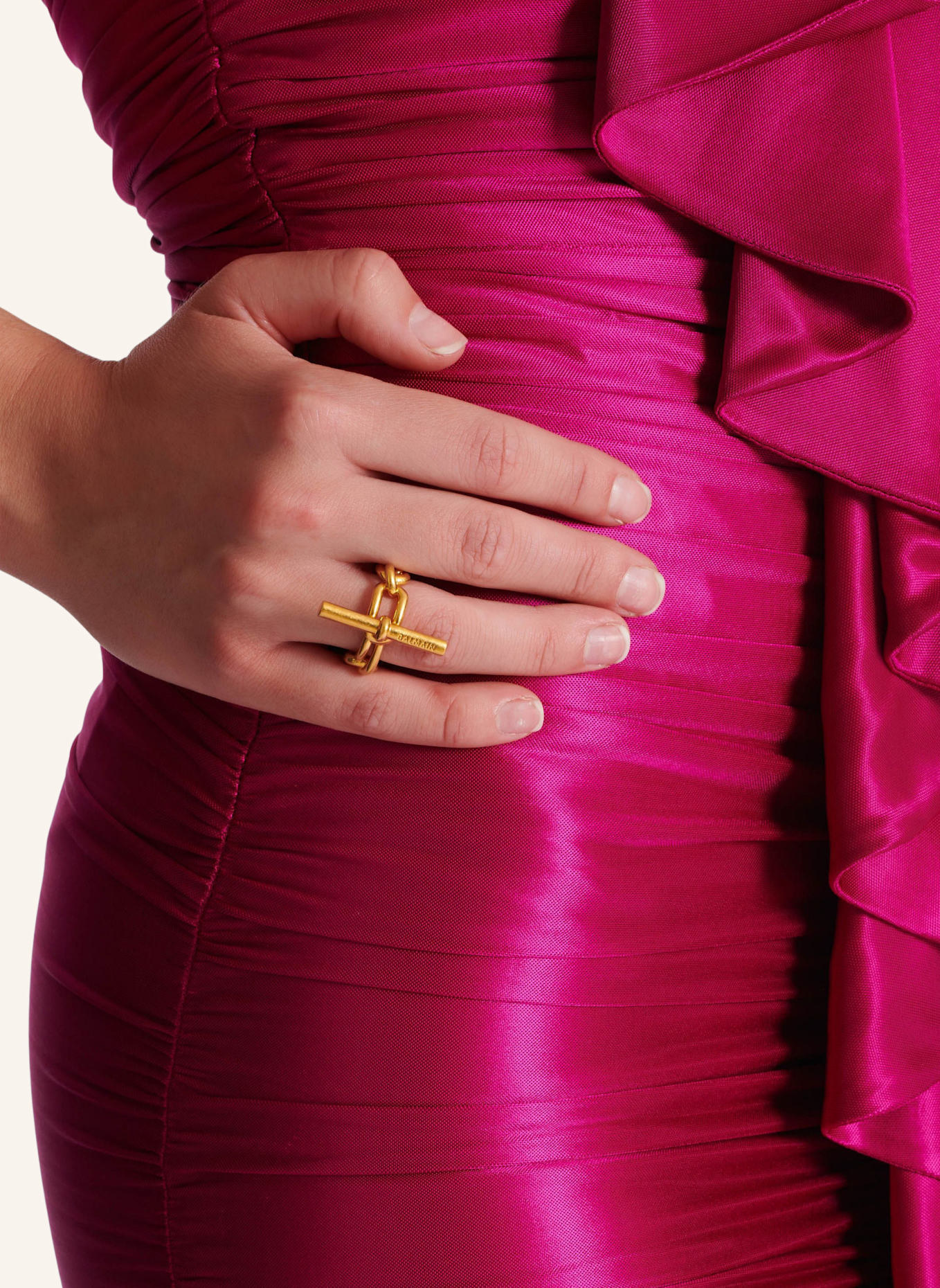 BALMAIN Kettenring mit T-Bar: GOLD