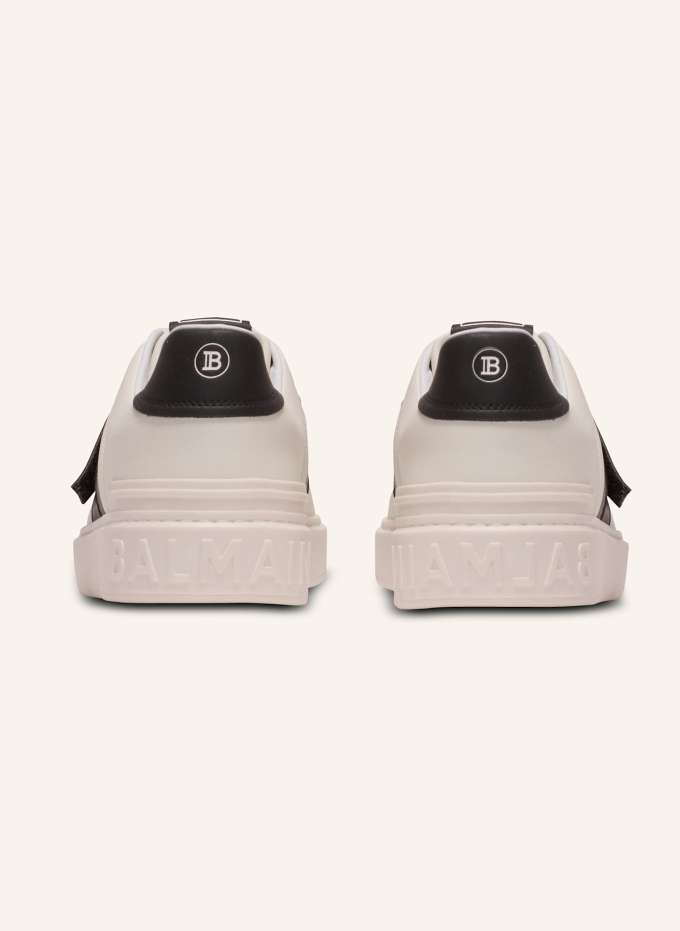 BALMAIN Sneakers B-Court aus Kalbsleder mit PB-Logo auf der Zunge: WEISS