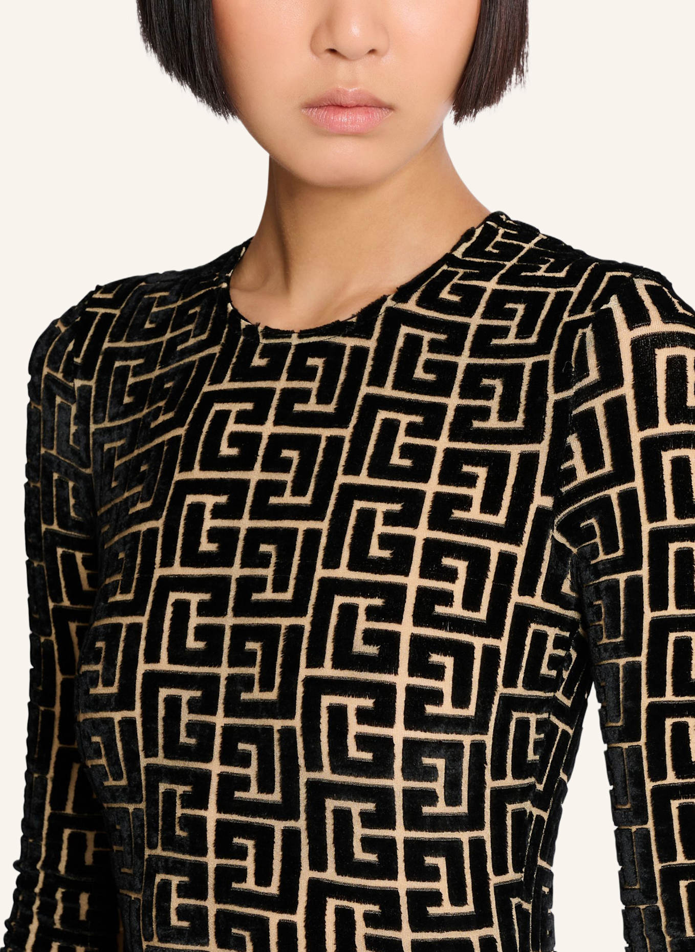 BALMAIN Samttop mit Monogramm: SCHWARZ
