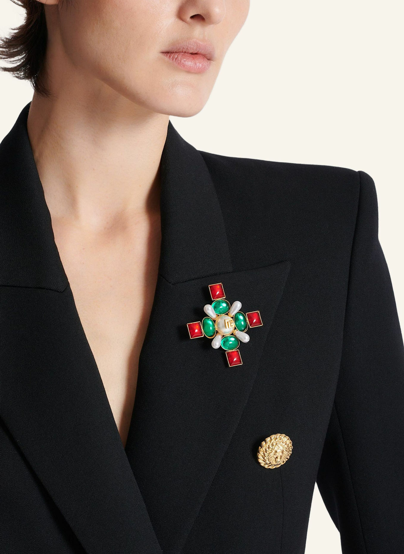 BALMAIN Barocke Brosche mit Perlen und Kristallen: NUDE