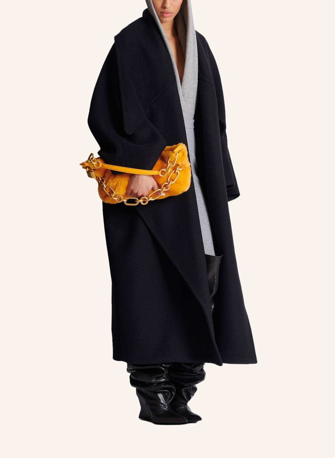 BALMAIN Mittelgroße Tasche Sync aus Shearling: GOLD