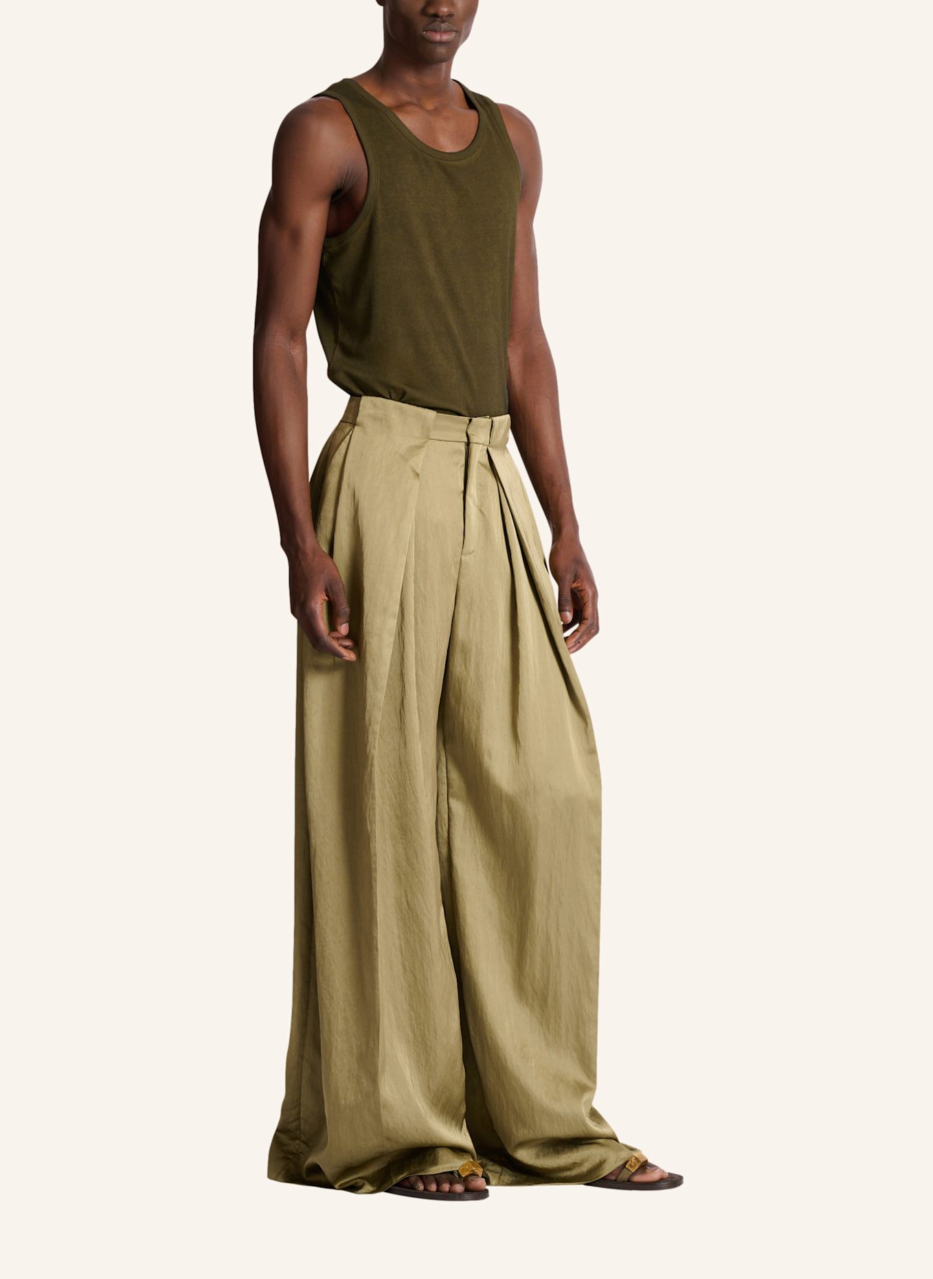 BALMAIN Satinierte Hose mit breiten, flachen Falten: GRÜN