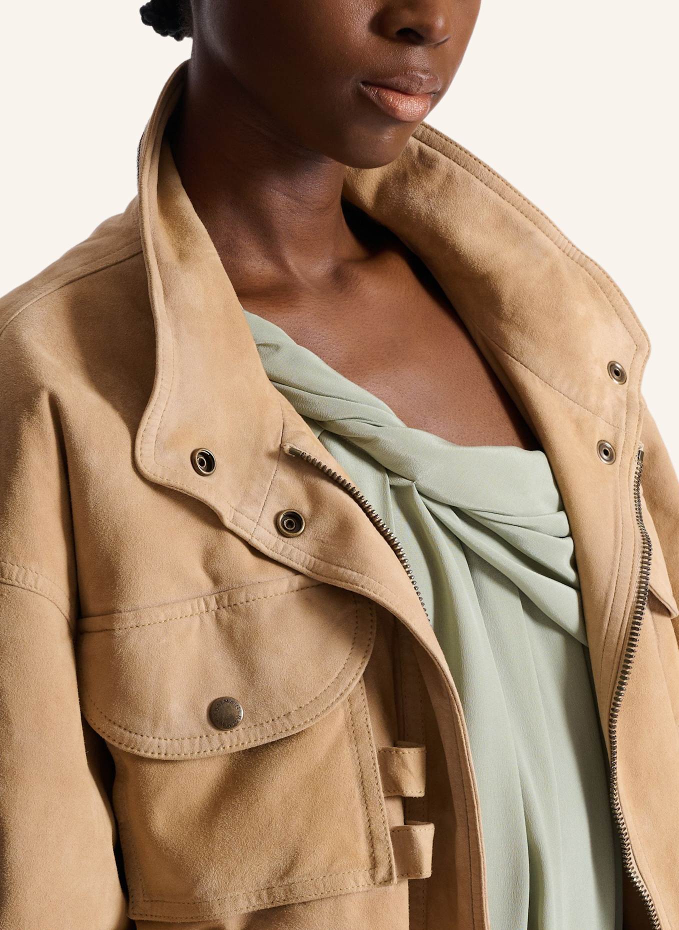 BALMAIN Bomberjacke aus Wildleder: KHAKI