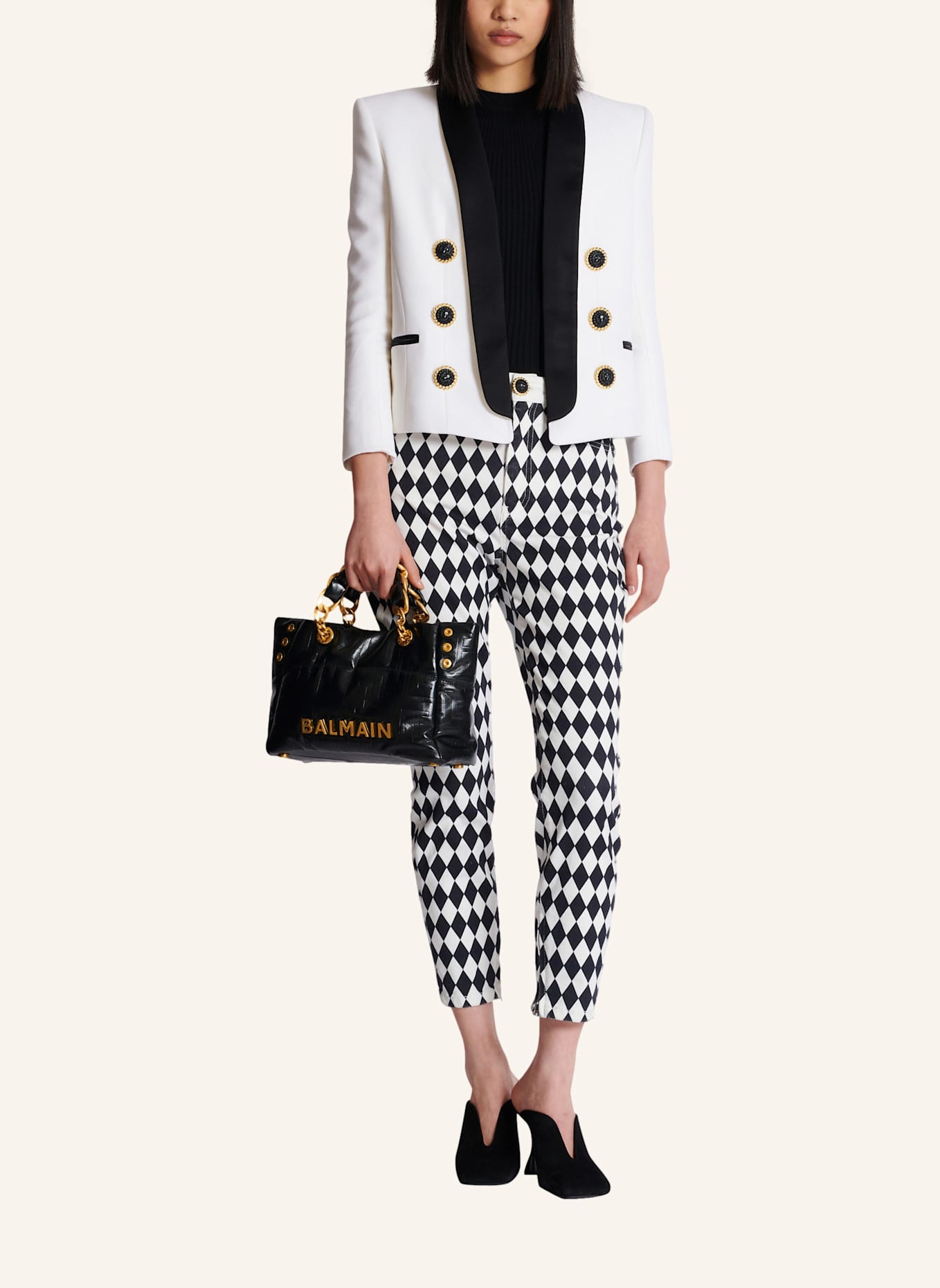 BALMAIN Kleiner Shopper 1945 Soft aus rissigem Kalbsleder mit PB Labyrinthe-Monogramm-Prägung: SCHWARZ