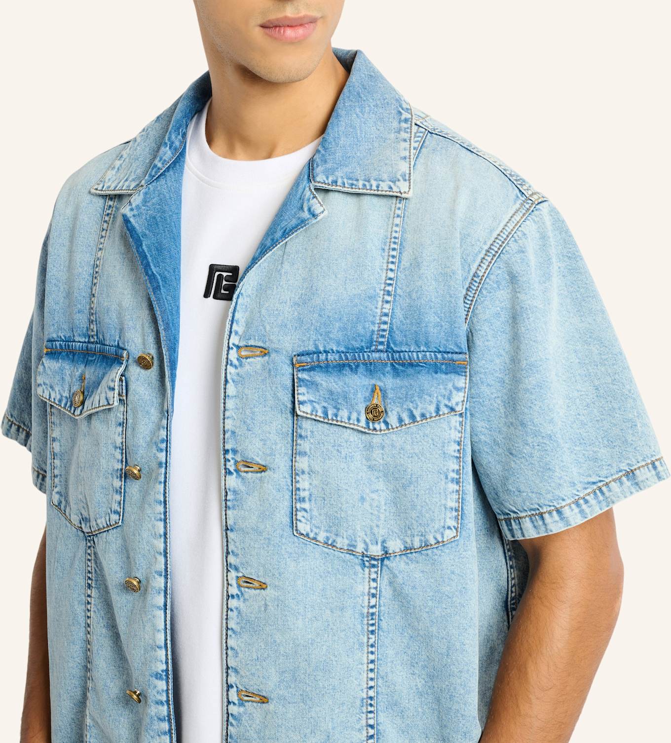 BALMAIN Hemd aus verwaschenem Denim in Light Blue: BLAU